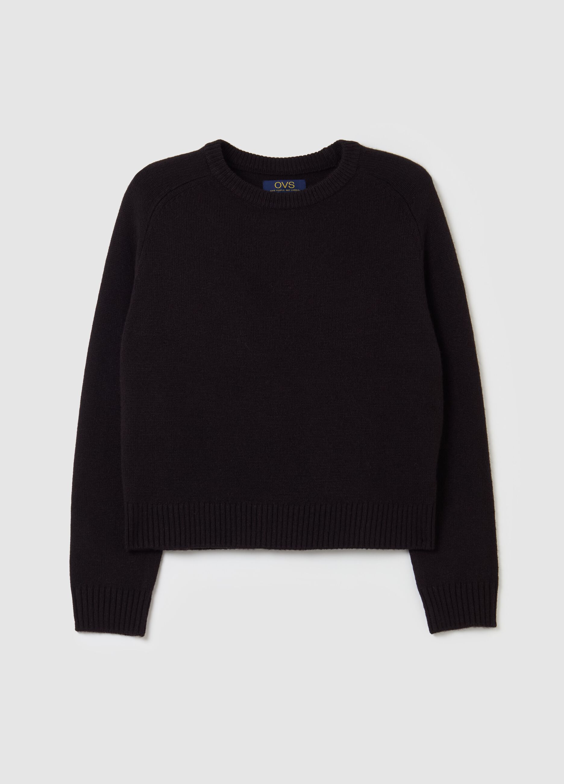 Pullover with raglan sleeves