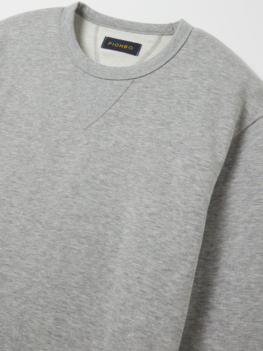 Sweatshirt with round neck and V detail_5