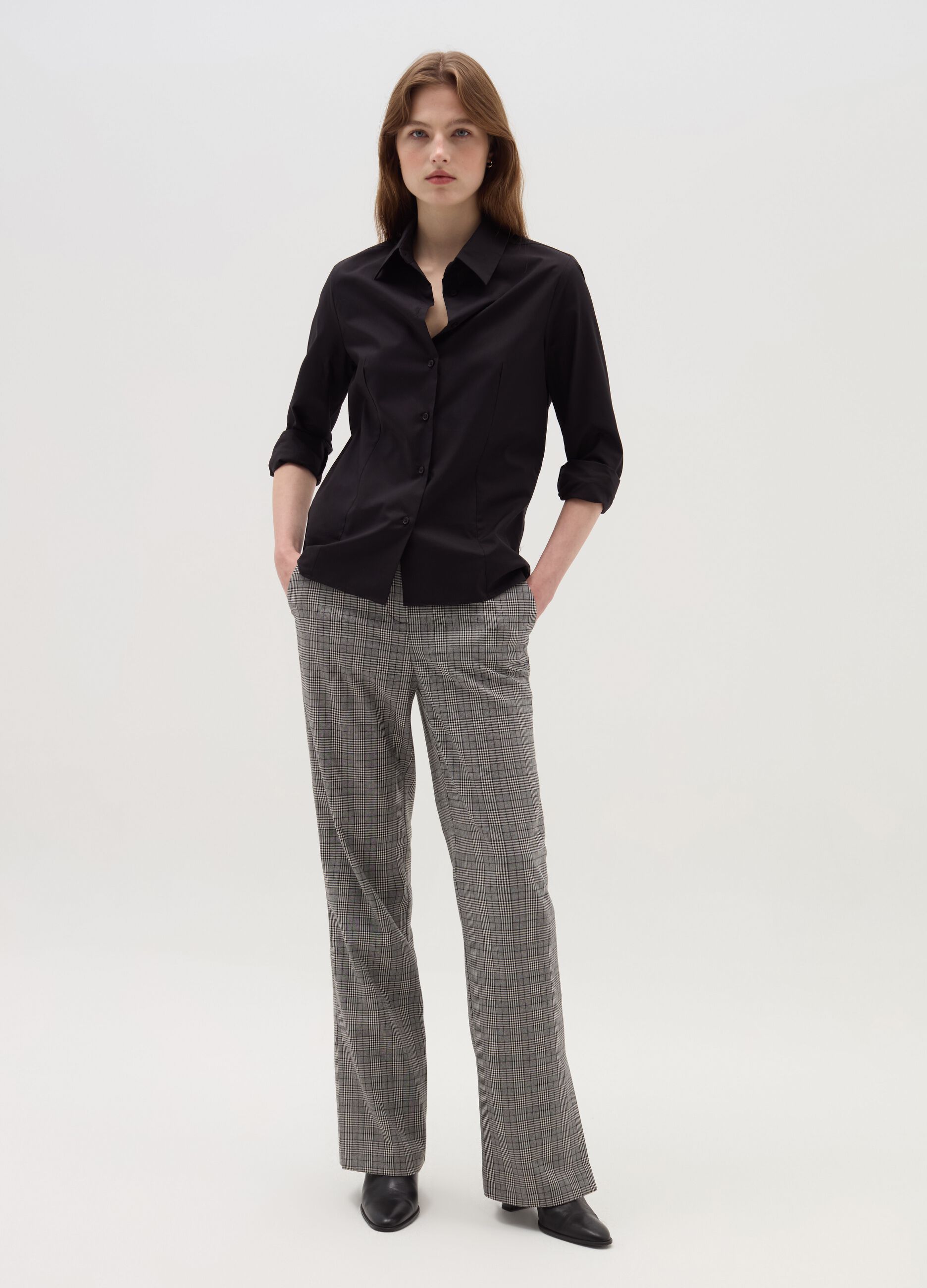 Trousers with splits on the hem