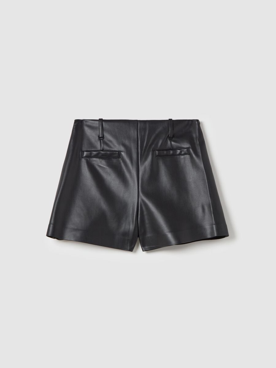 Glossy-effect skort with pockets_1