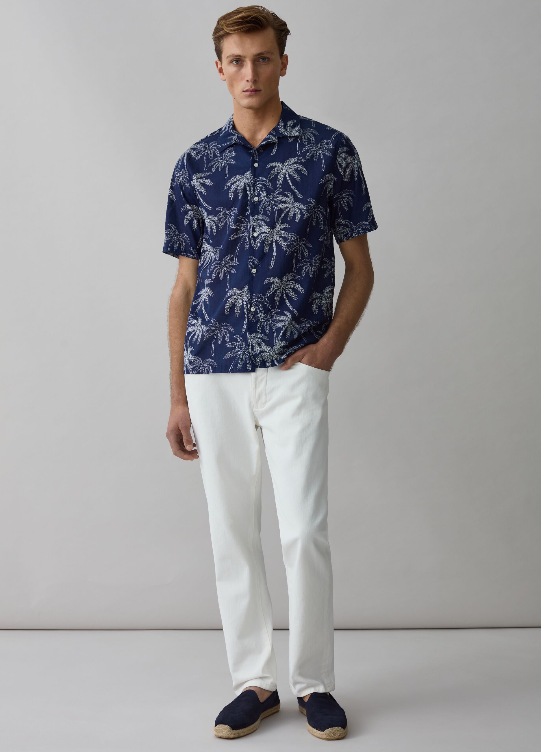 Short-sleeved shirt with palms print