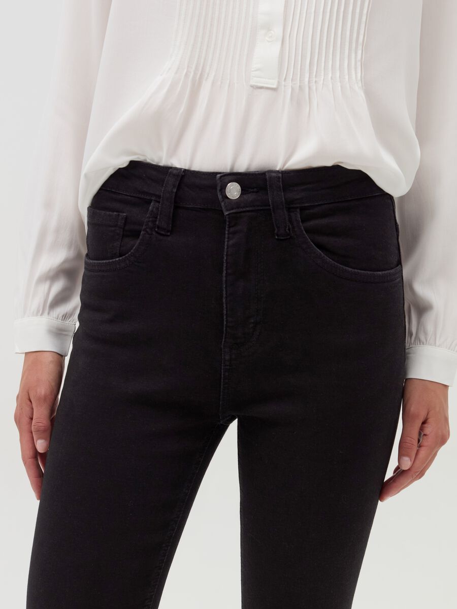 Flare-fit crop jeans with raw edging_3