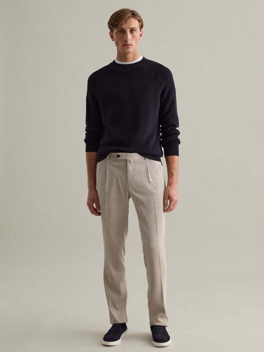 Contemporary pullover with ribbing_0