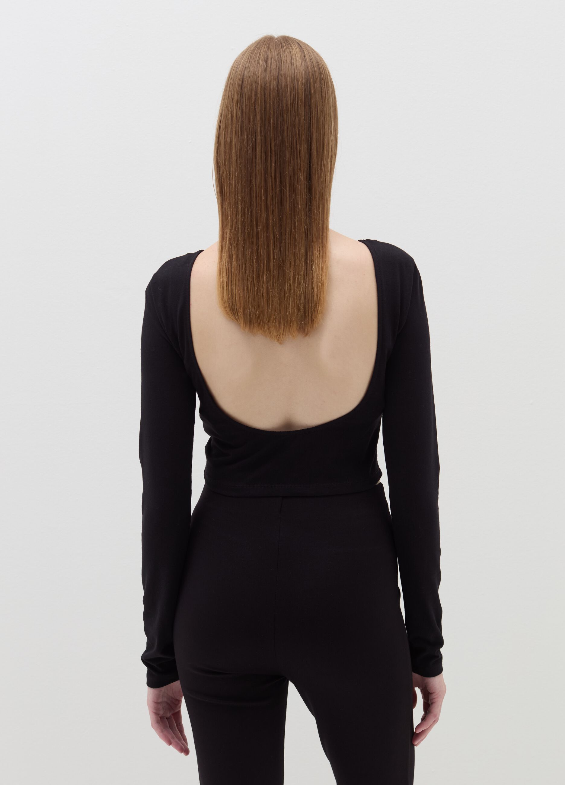 T-shirt with bare back