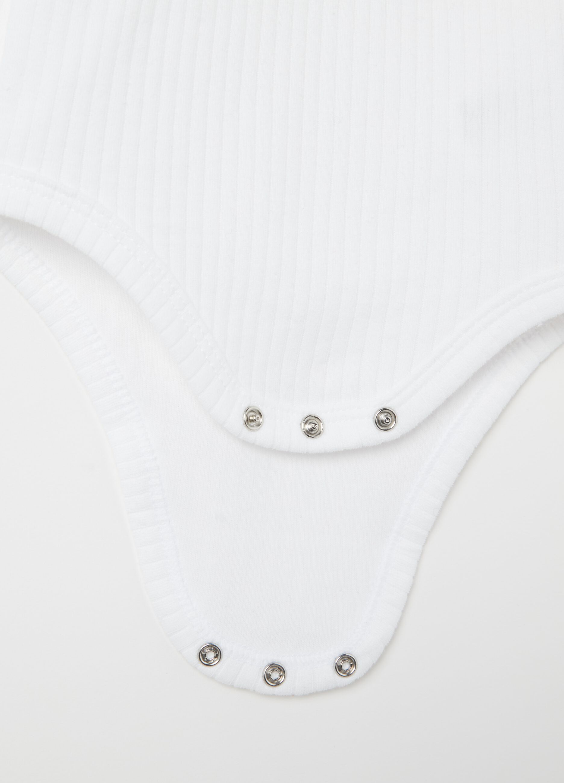 Organic cotton bodysuit with ribbing and flower collar