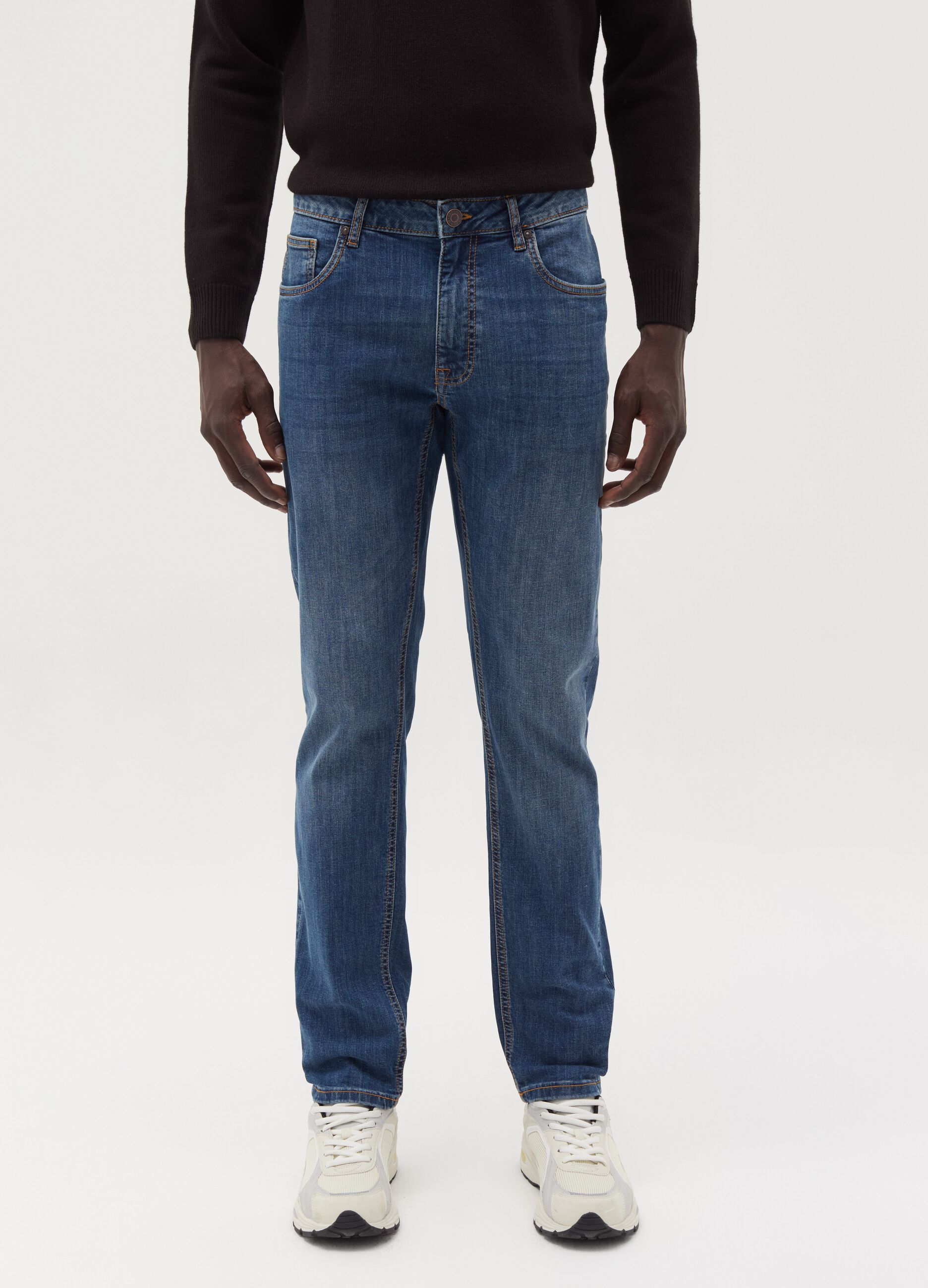 Slim-fit stretch jeans with five pockets