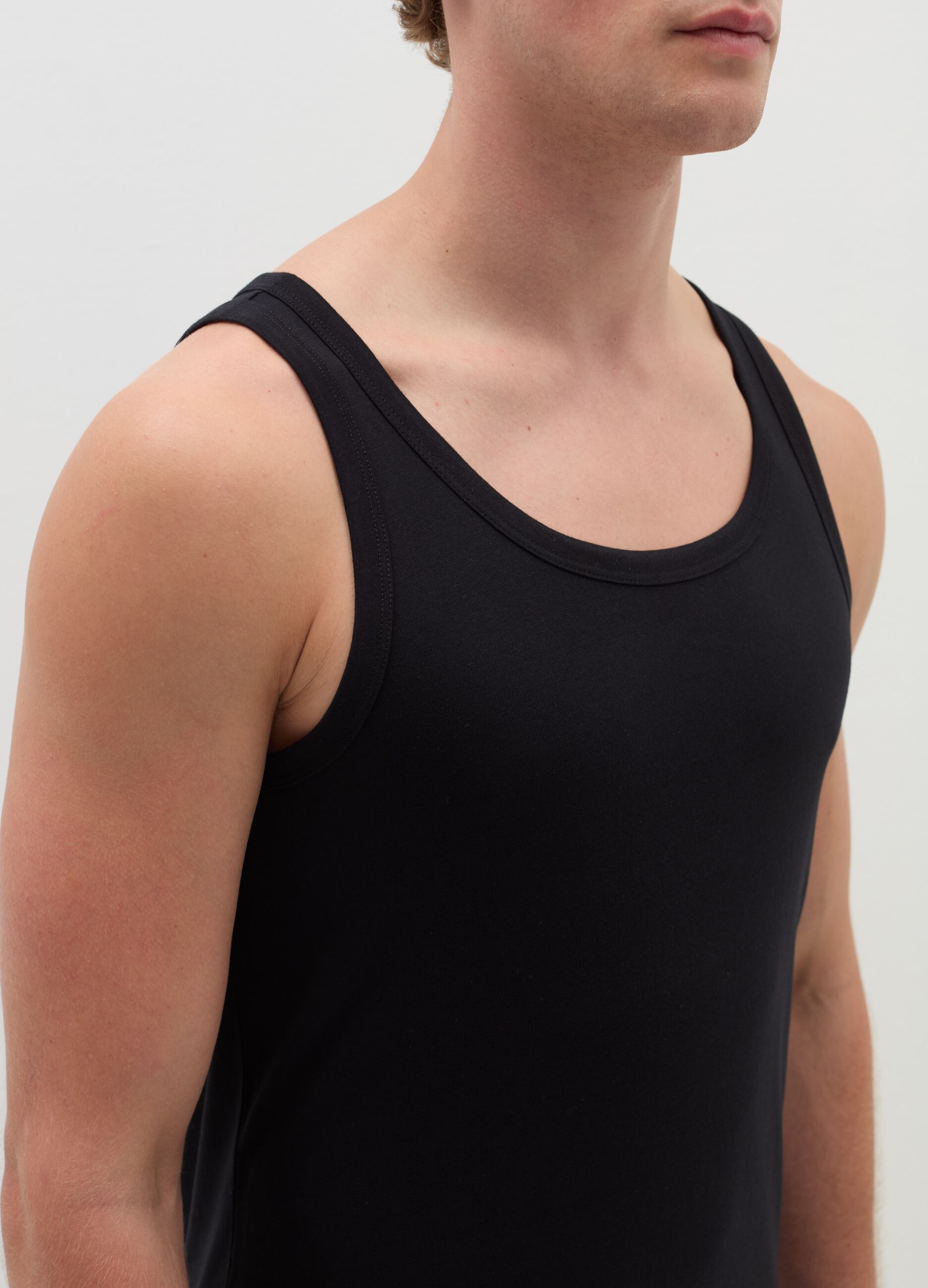 Organic cotton racerback vest with round neck