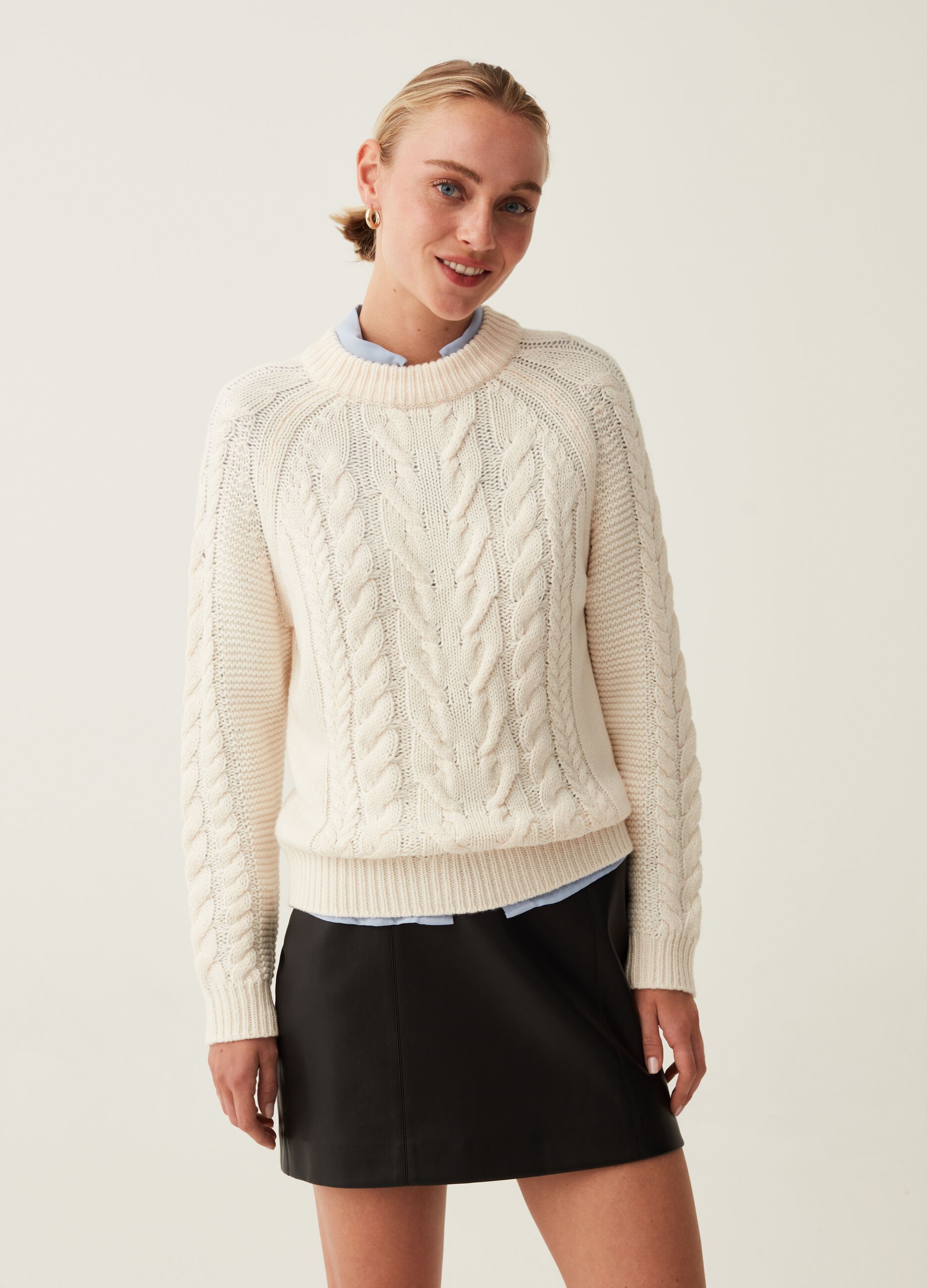 Pullover with cable-knit design