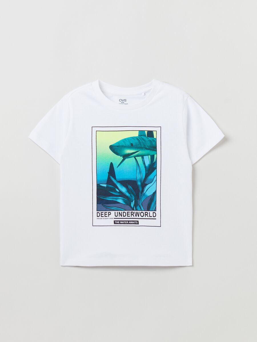 T-shirt girocollo con stampa squalo_0