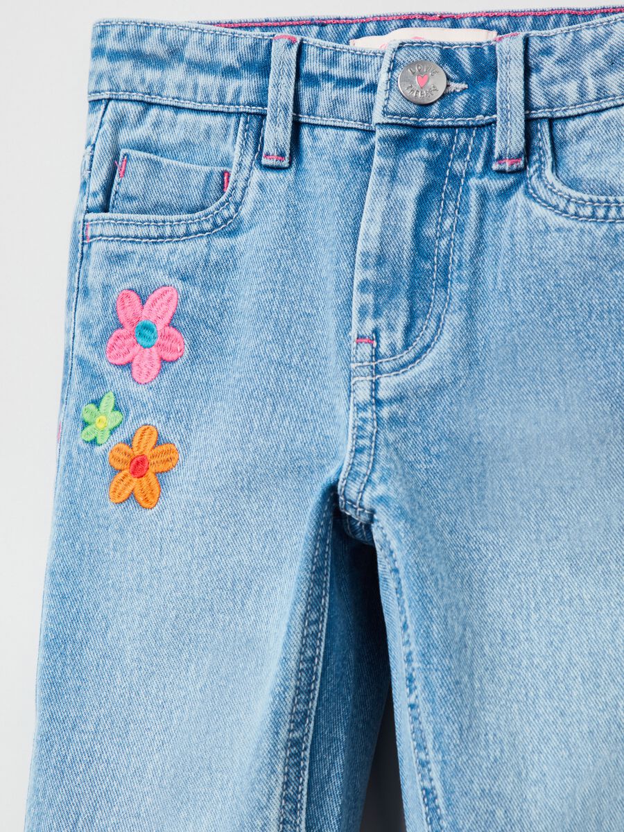 Love Therapy flare-fit jeans with embroidered flowers_2