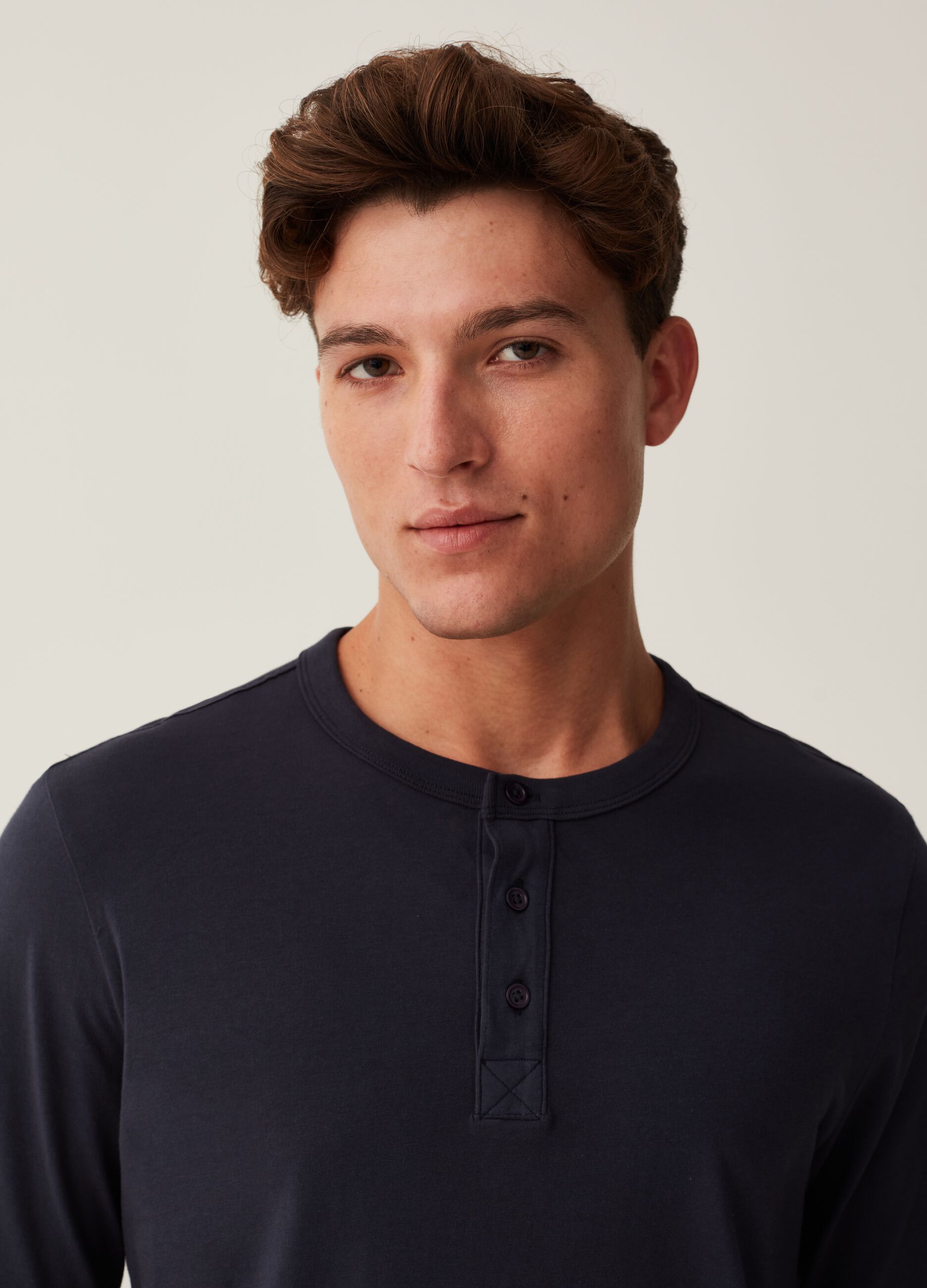 T-shirt with long sleeves and granddad neckline