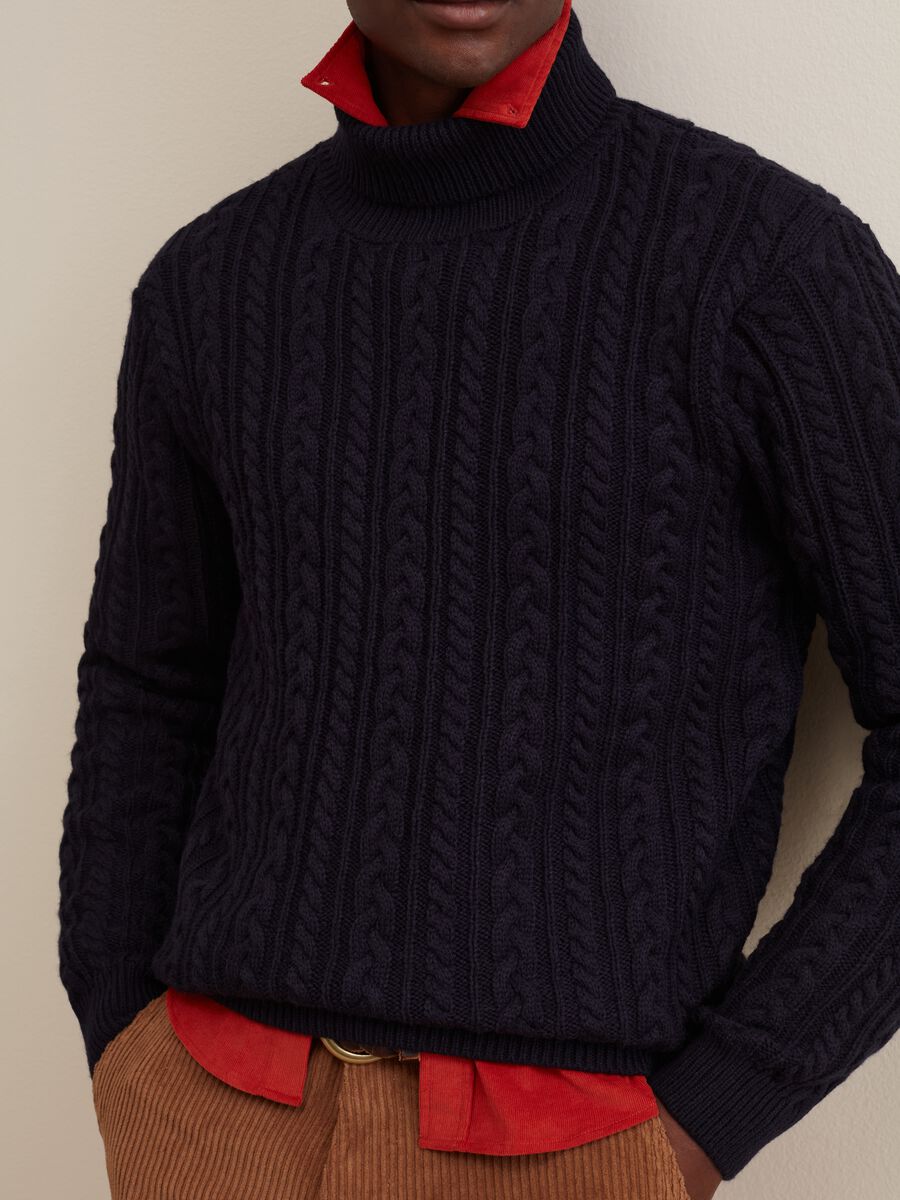 Turtleneck jumper with braided design_3