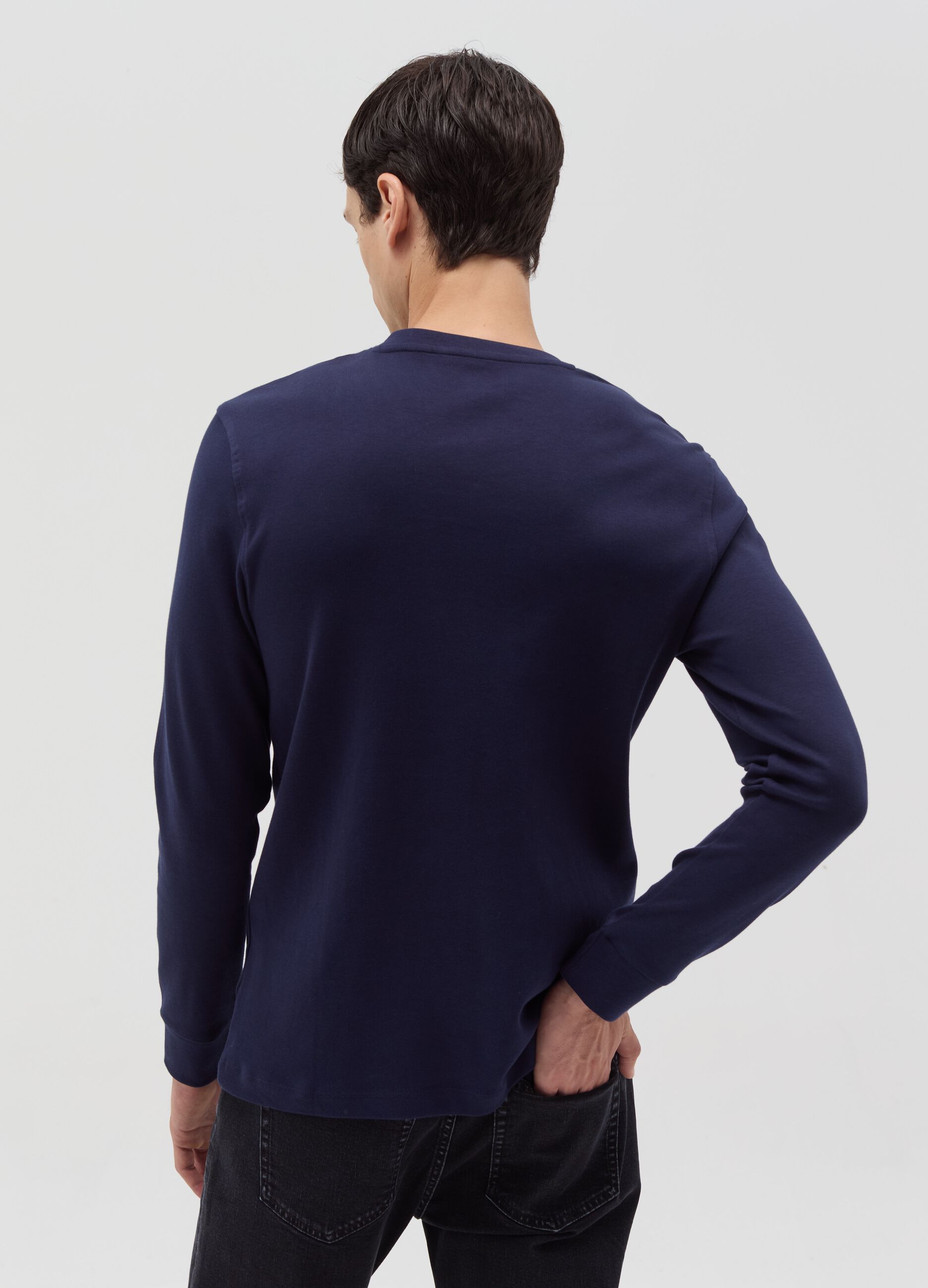 Long-sleeved T-shirt with V neck