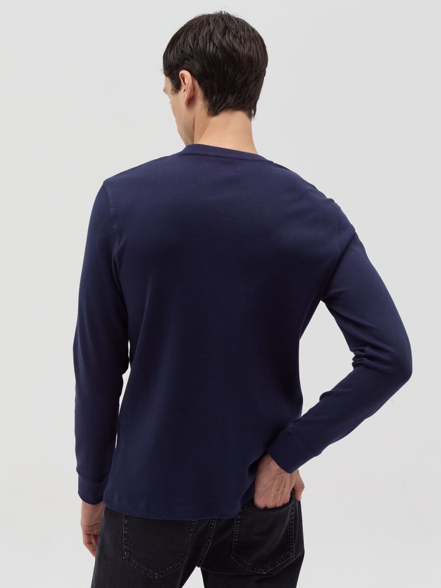 Long-sleeved T-shirt with V neck_2