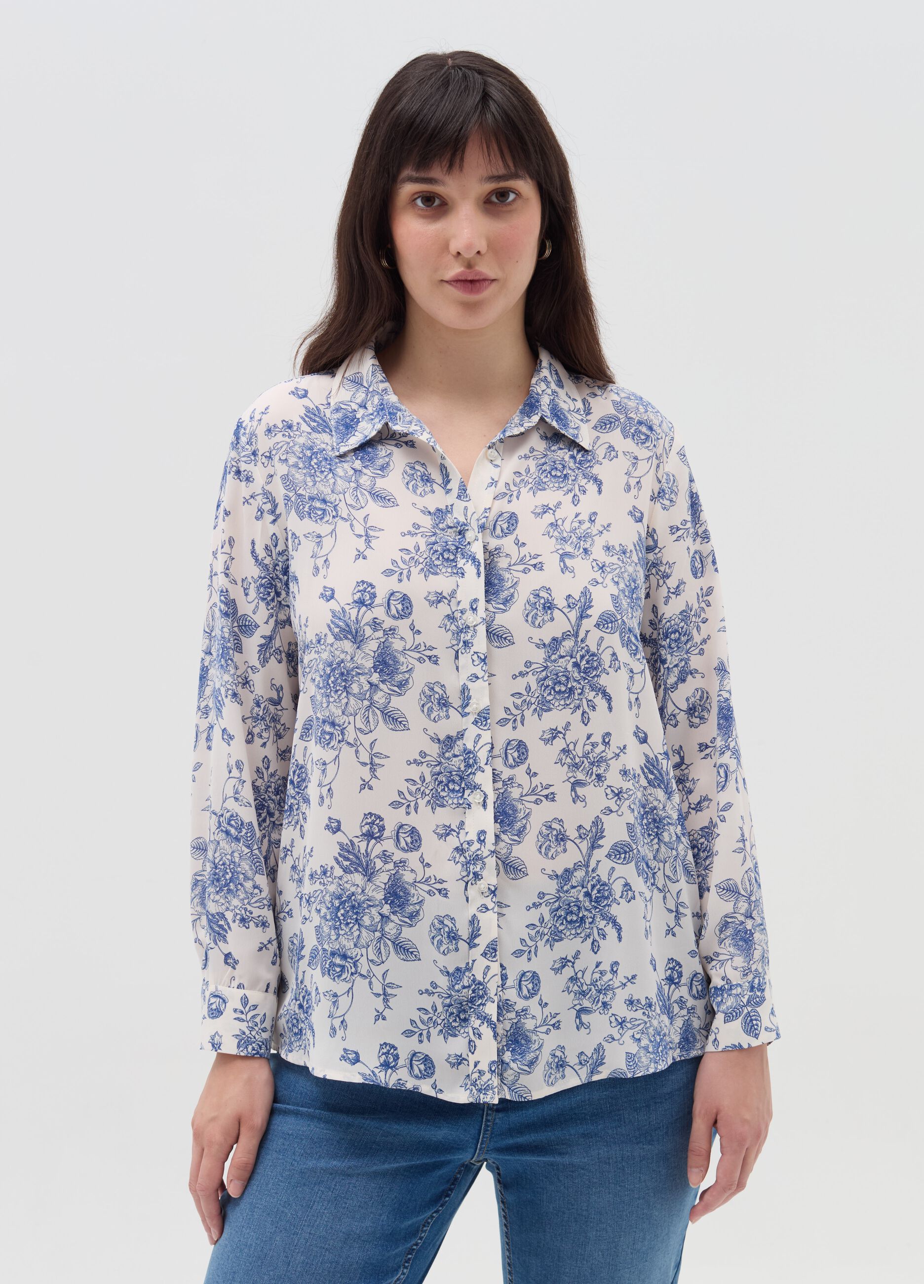 Curvy shirt with toile print