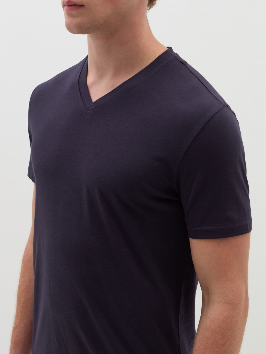 Organic cotton undershirt with V neck_1