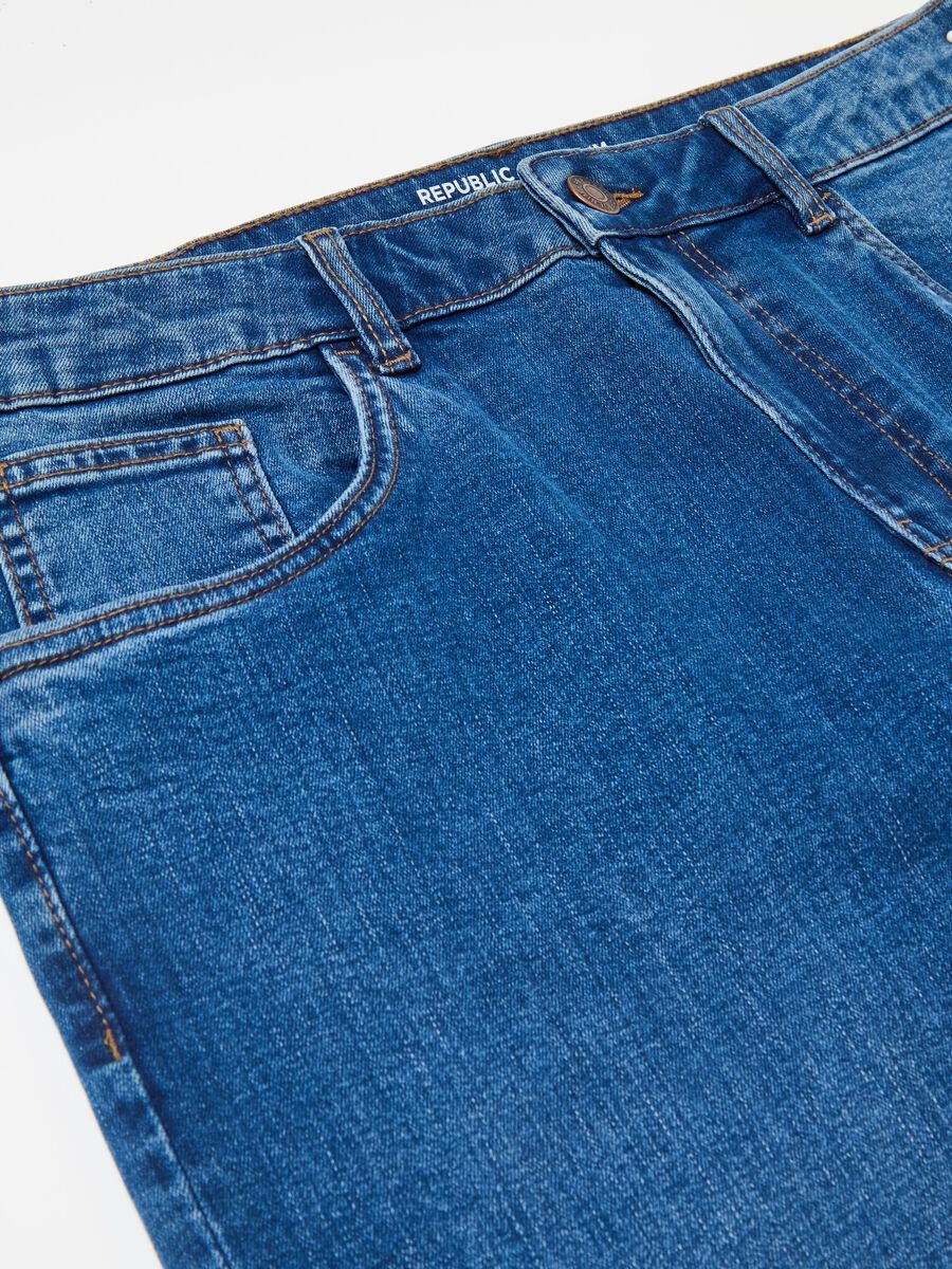 Slim-fit jeans with five pockets_5