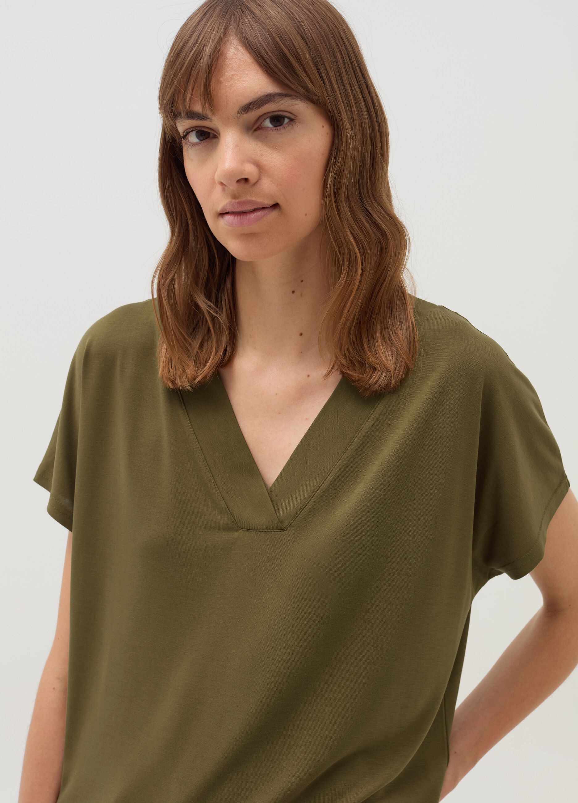 T-shirt with V neck and kimono sleeves