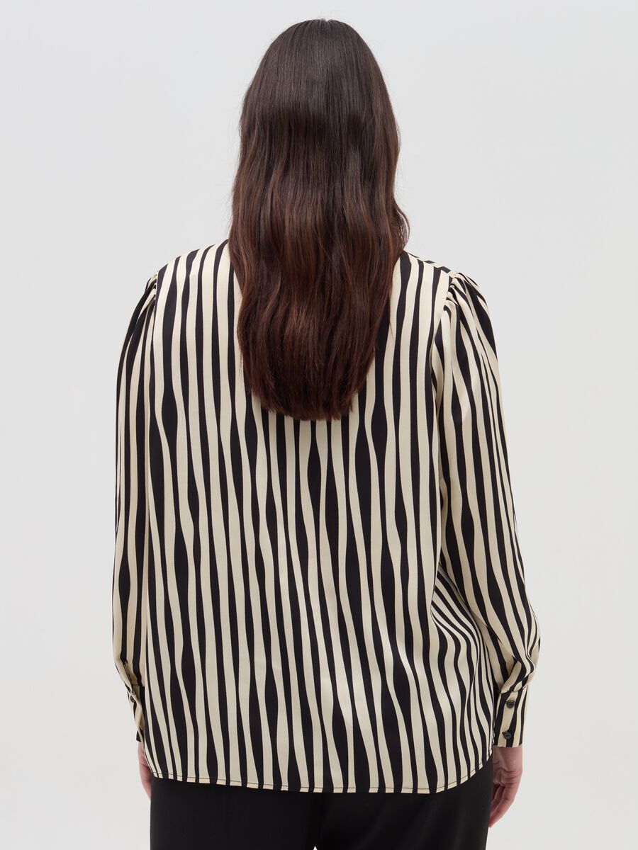 Curvy striped blouse with hook_2