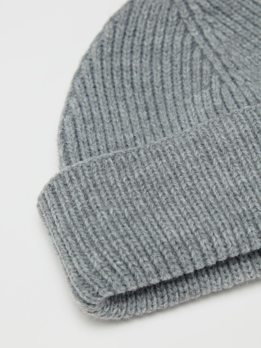 Ribbed hat with fold_1