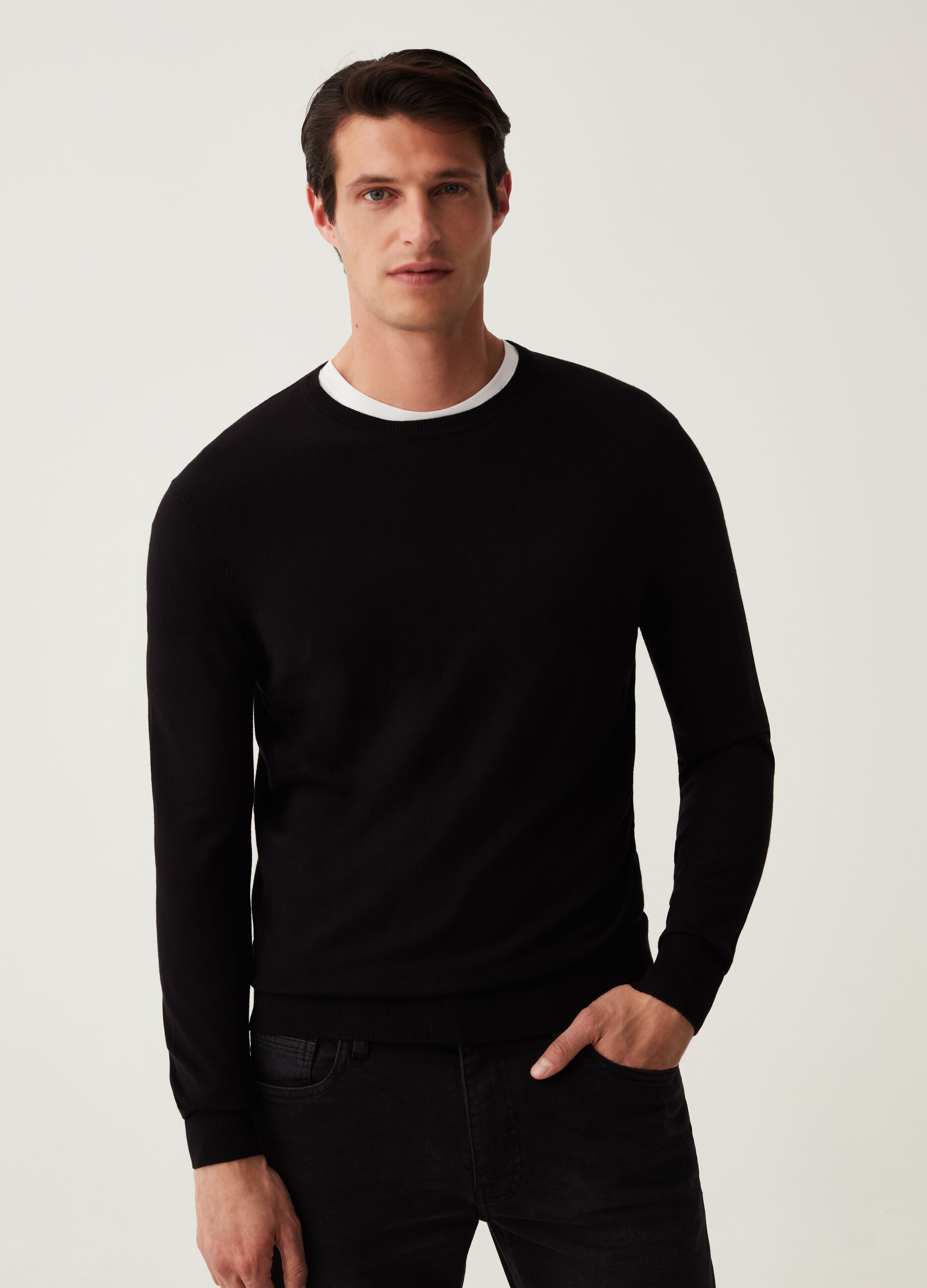 Round neck pullover