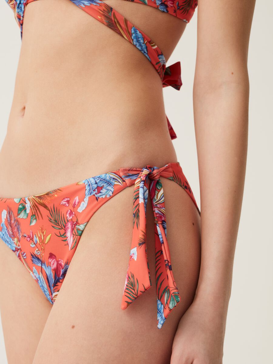 Brazilian bikini briefs with tropical print_3