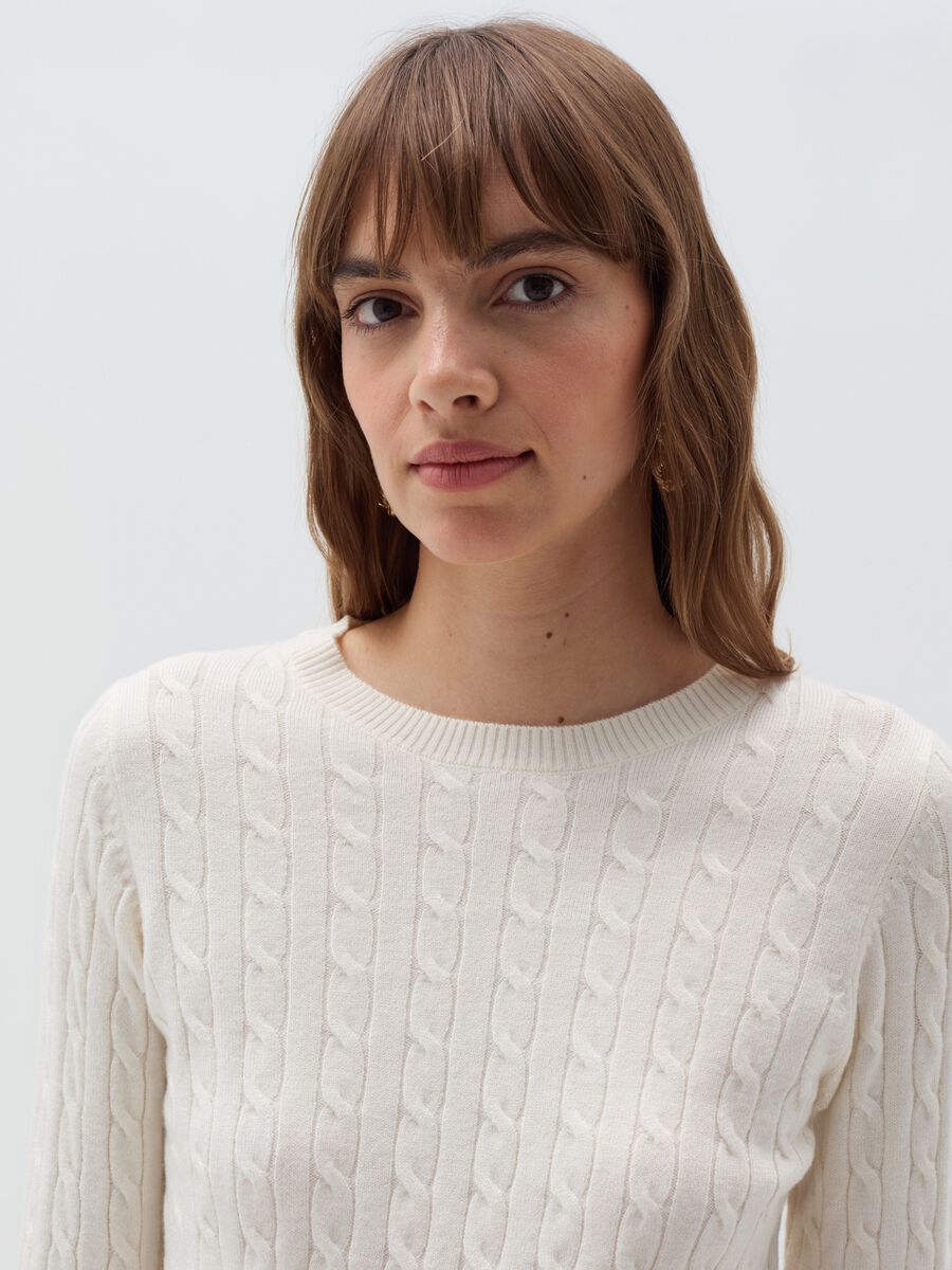 Ribbed pullover with cable-knit design_3