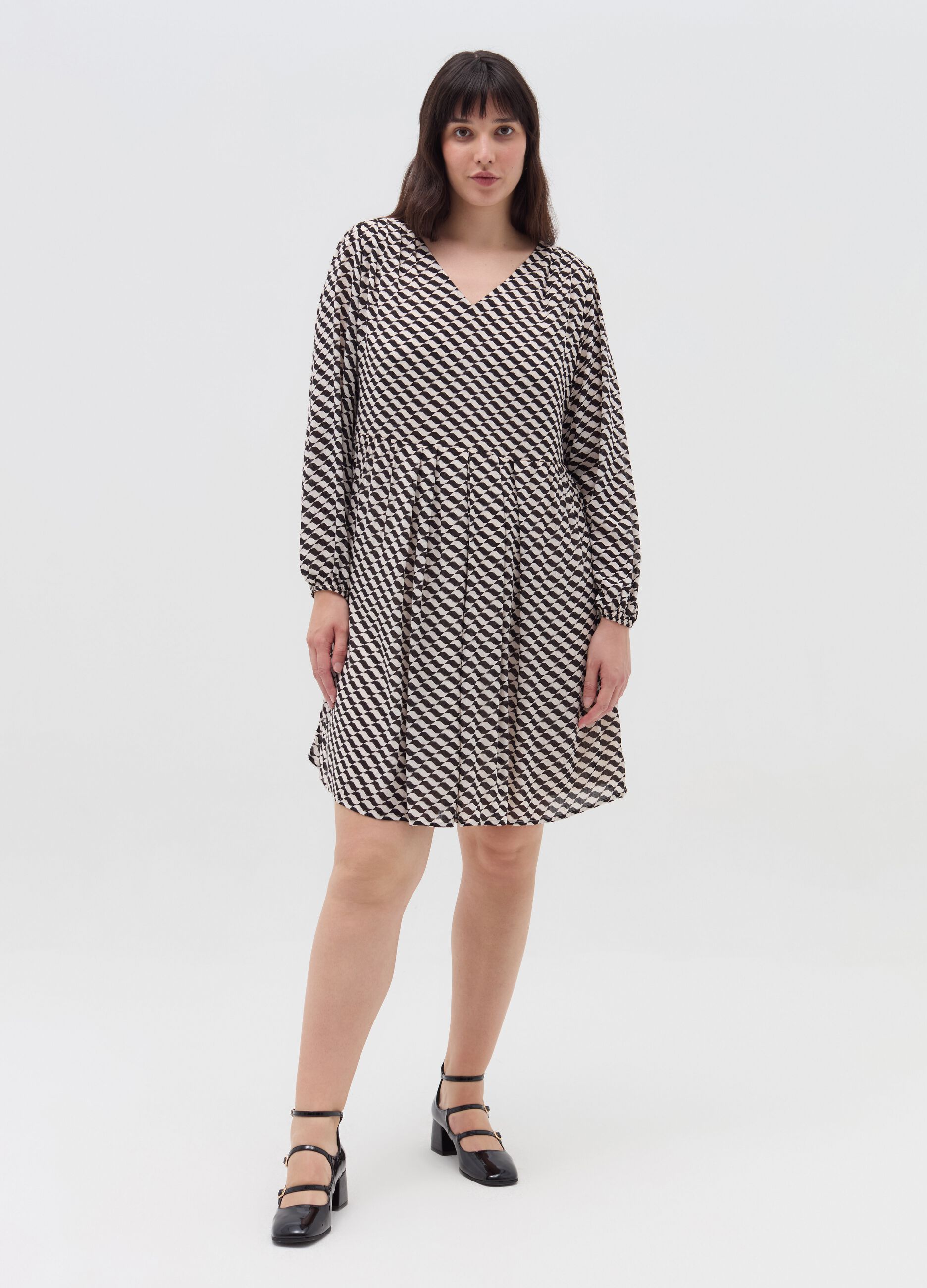 Curvy short dress in viscose with pattern