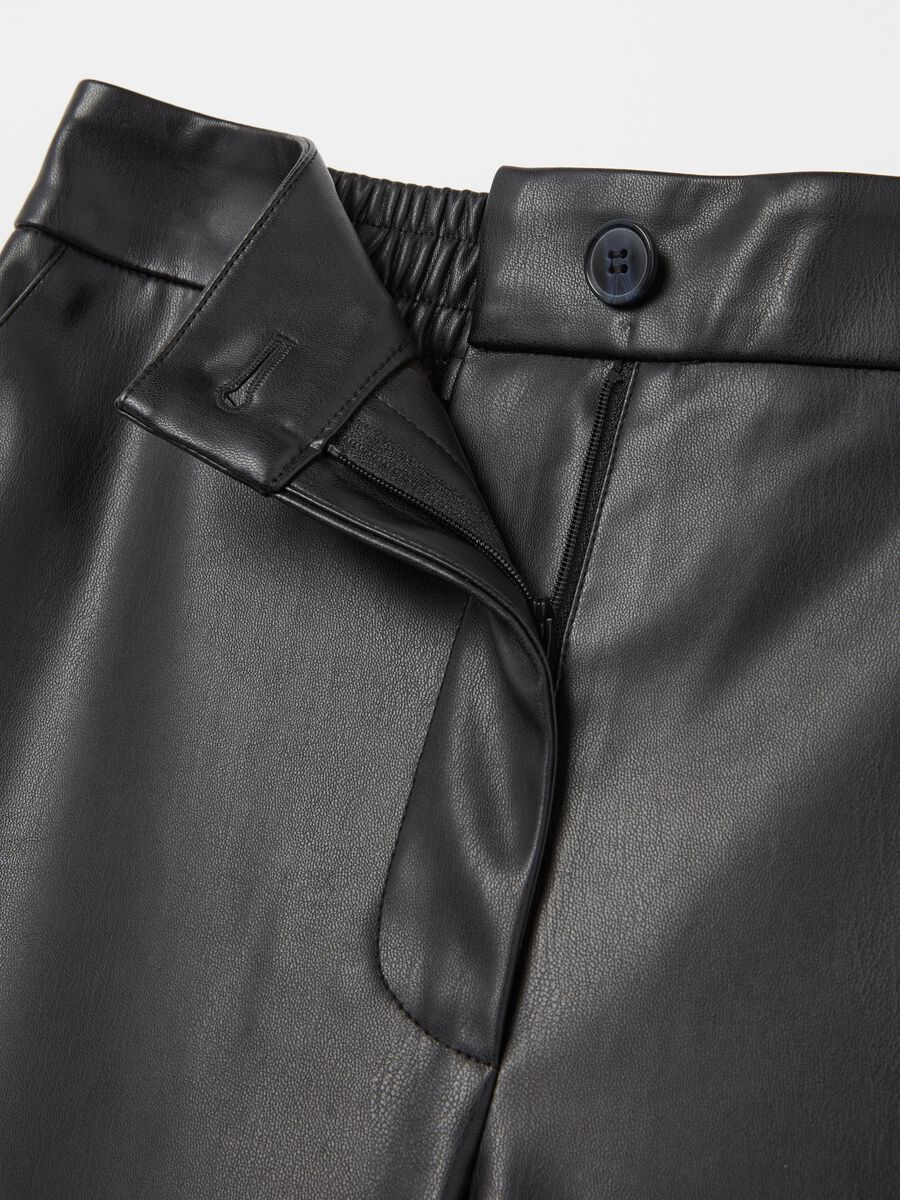 Straight-fit glossy-effect trousers_5