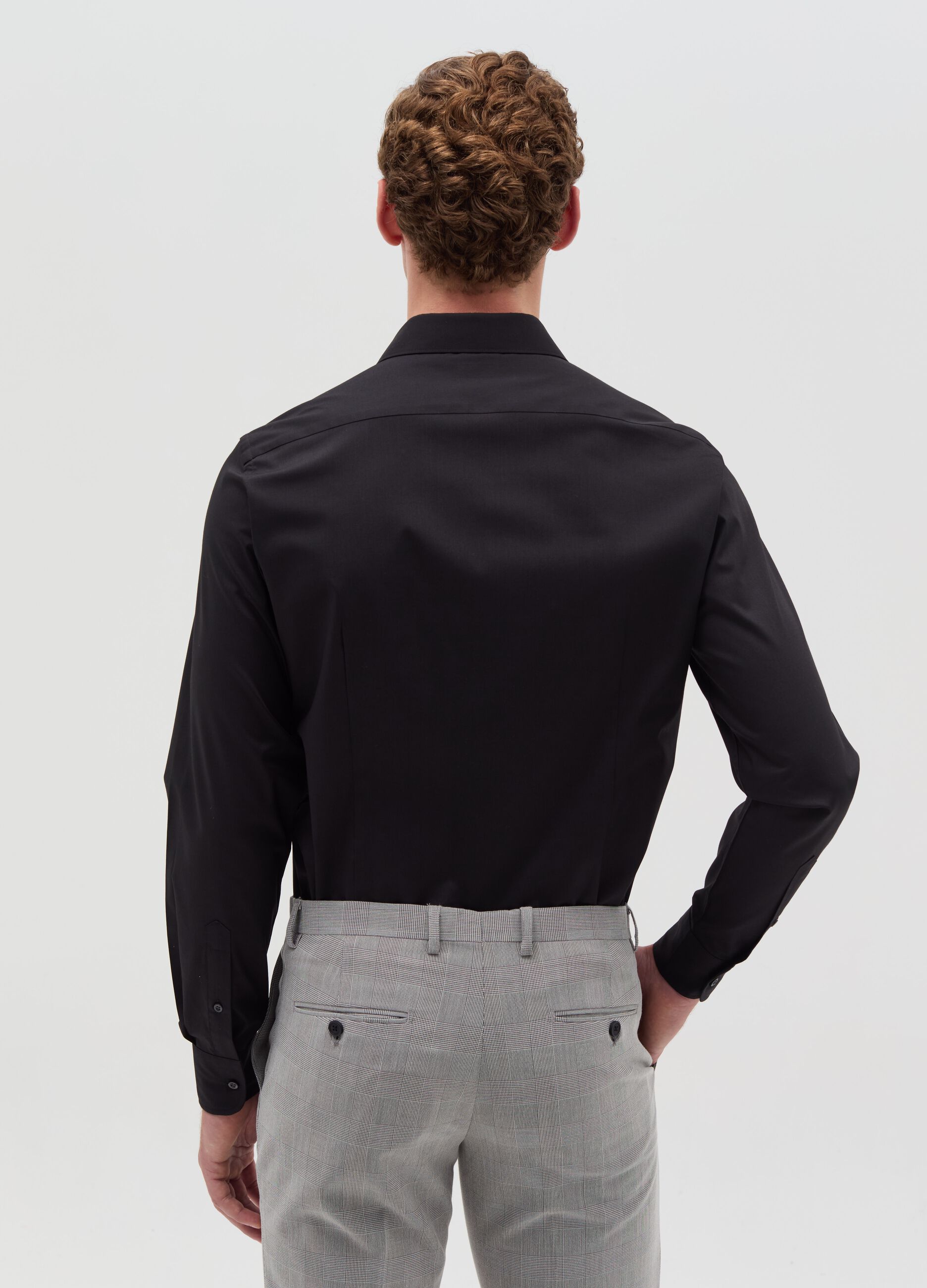 Slim-fit shirt with cut-away collar