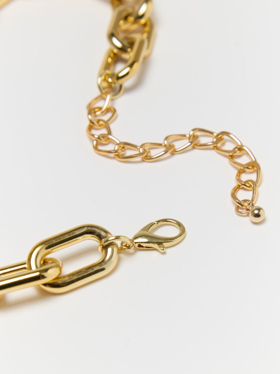 Chain necklace with interlocked links_2