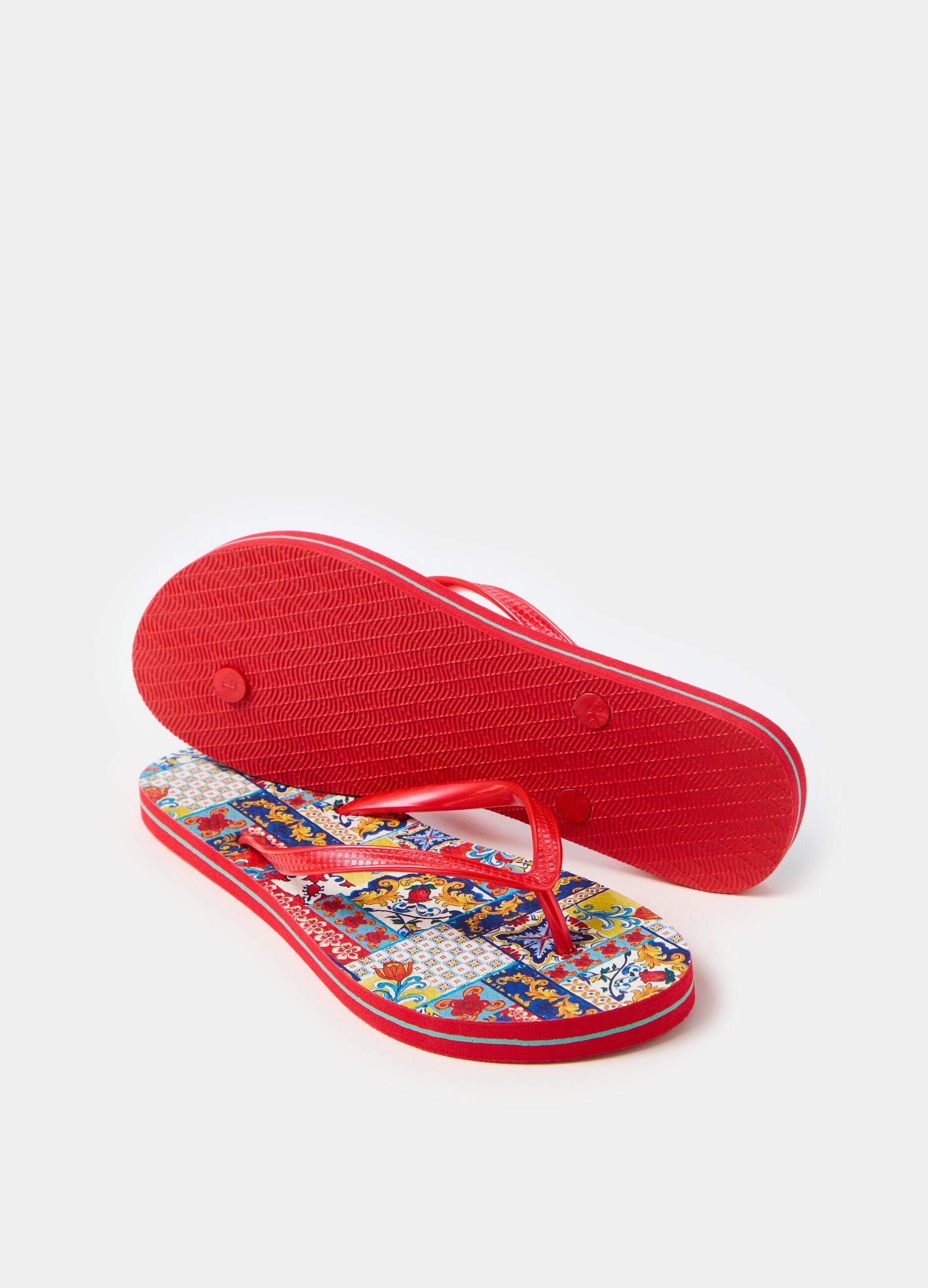 Thong sandals with print