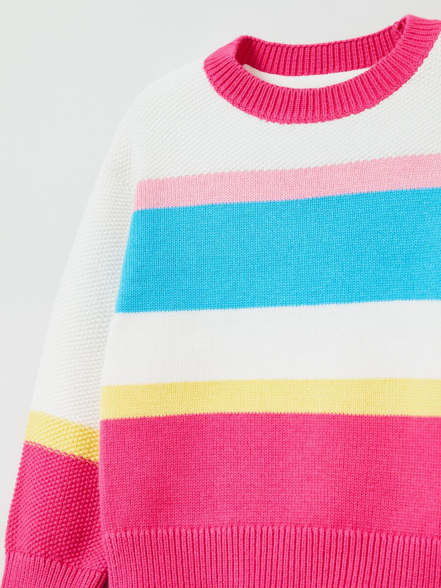Pullover with round neck and striped pattern_2