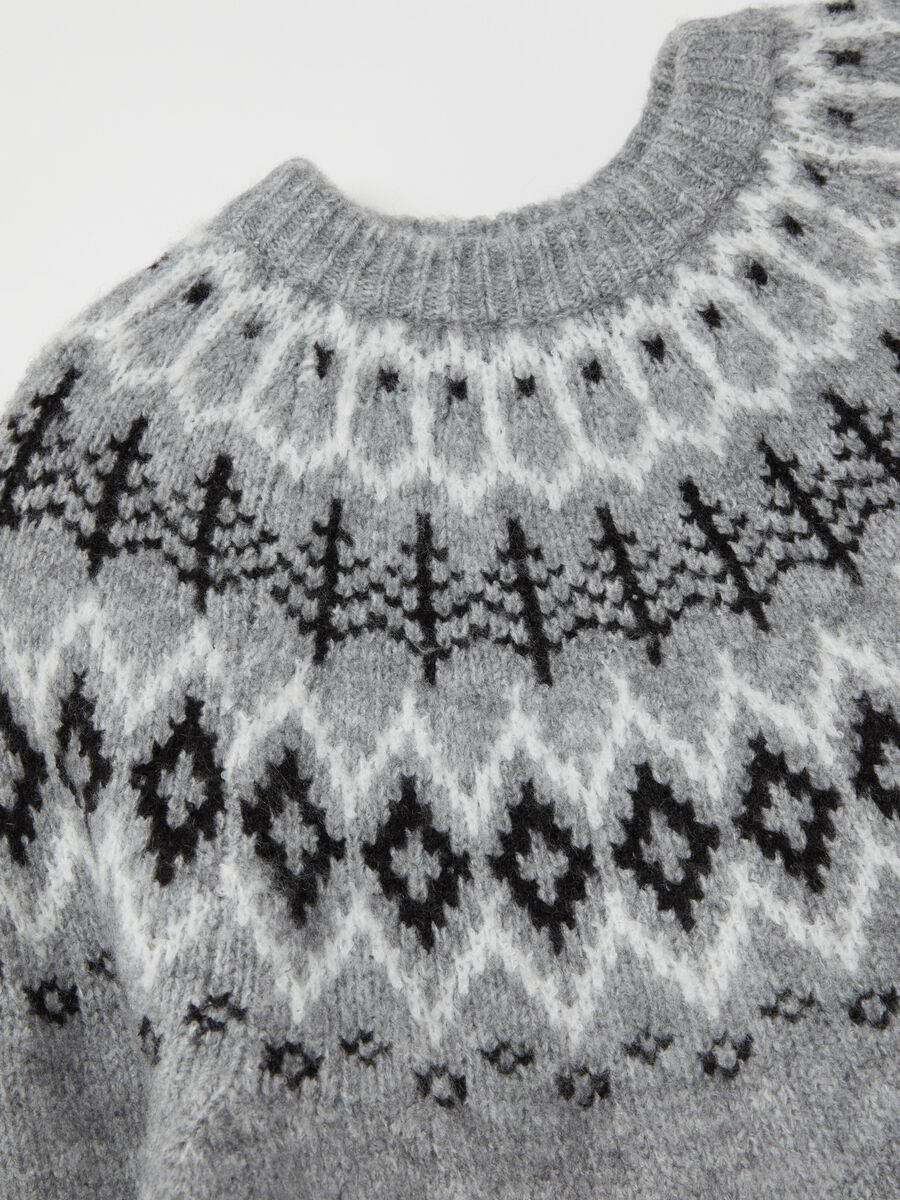 Curvy pullover with Norwegian design_1