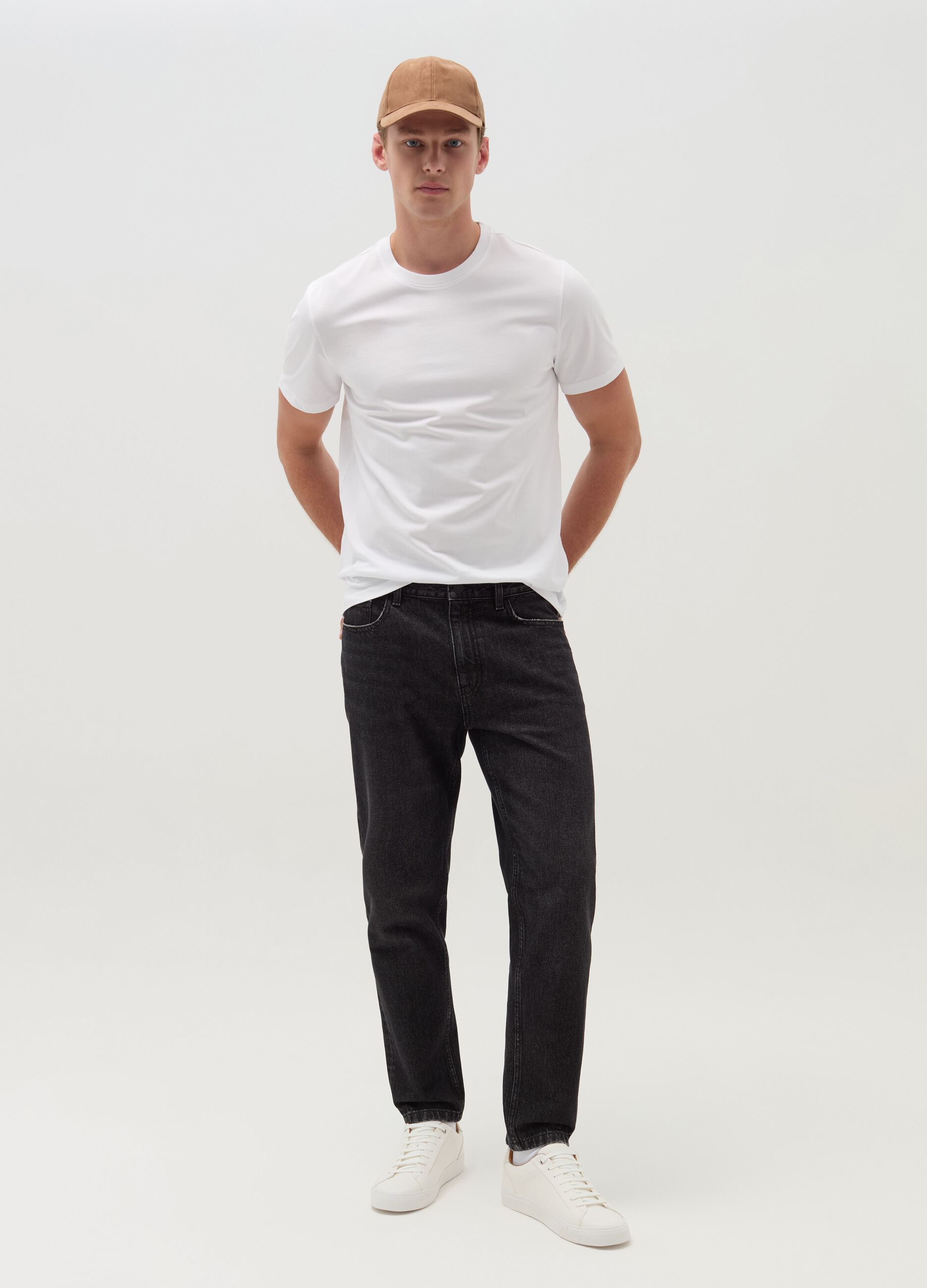 Relaxed-fit jeans with five pockets