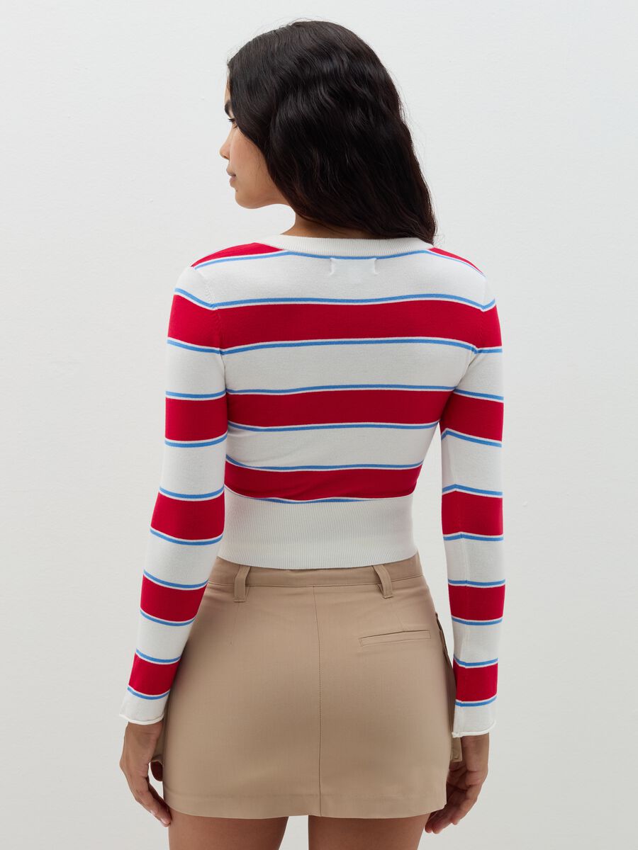 Crop pullover with V neck and stripes_2