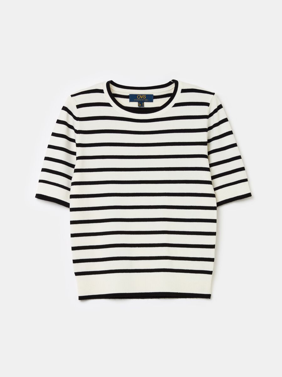 Short-sleeved top with striped pattern_4