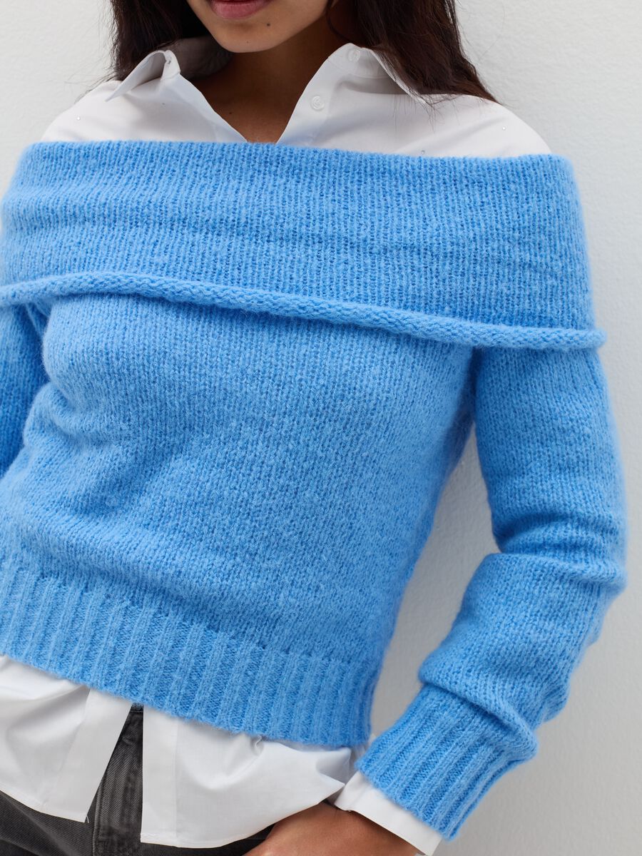 Pullover with drop shoulders_3