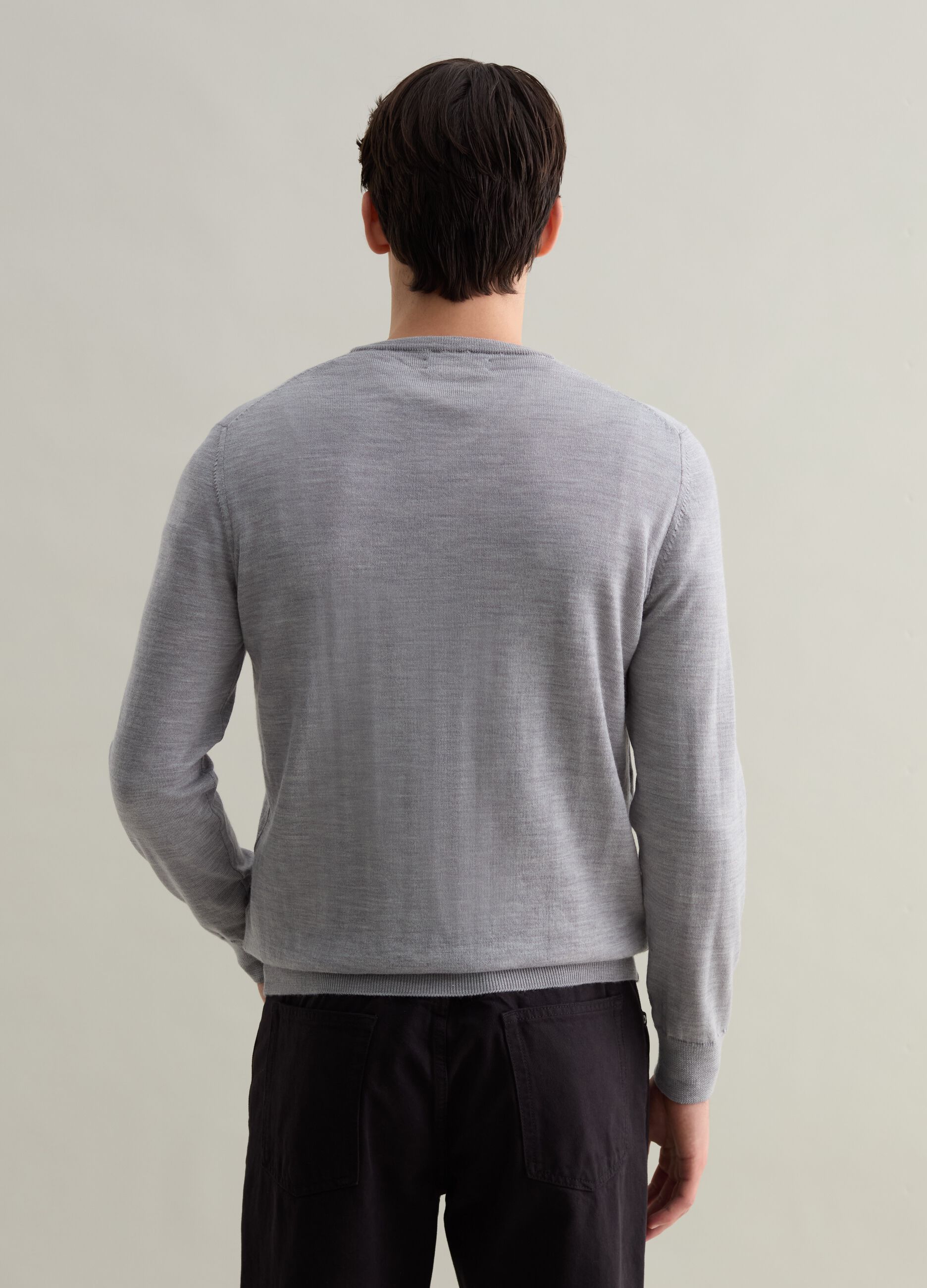 Merino wool pullover with V neck