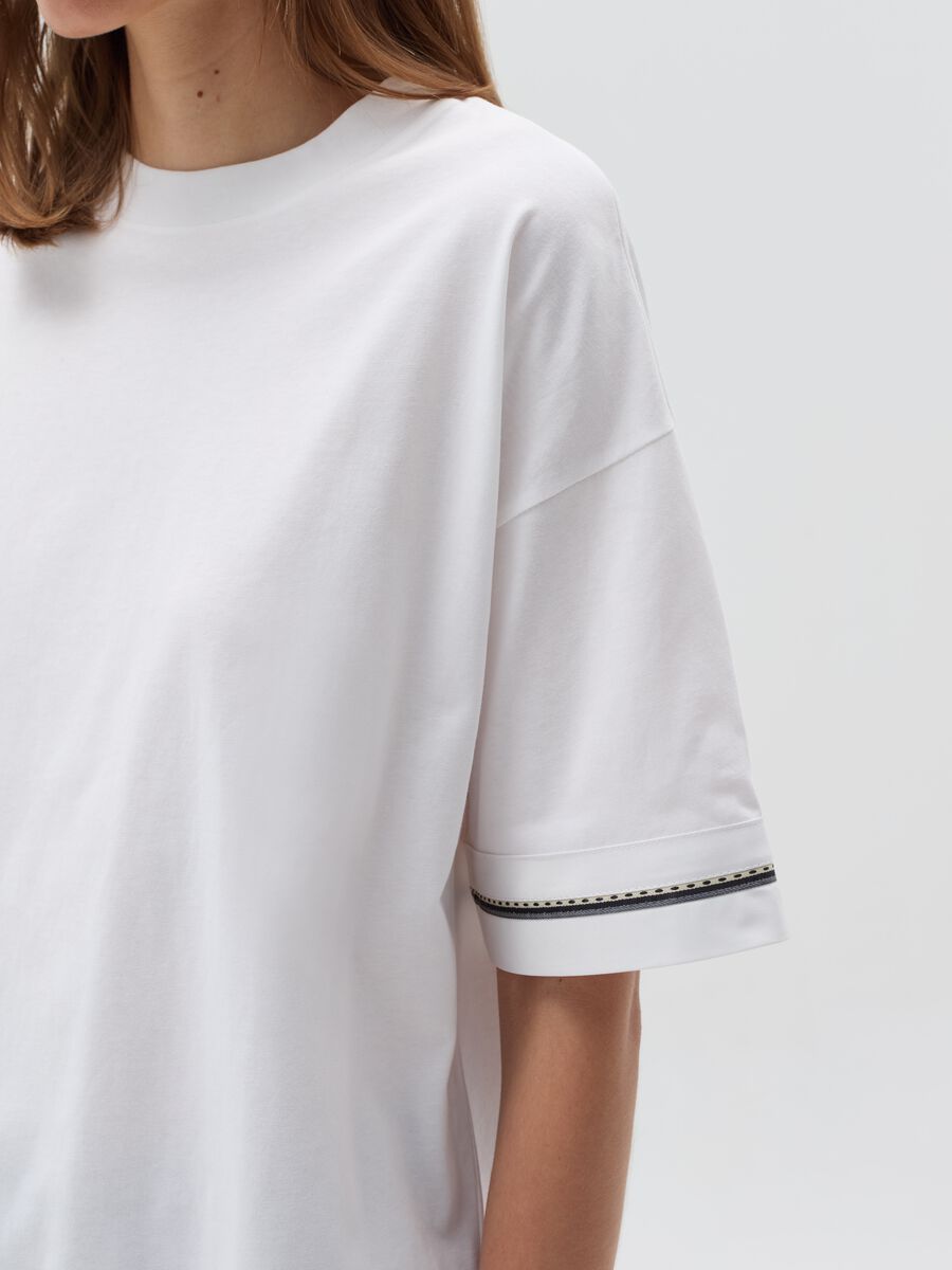 Oversized T-shirt with contrasting inserts_3