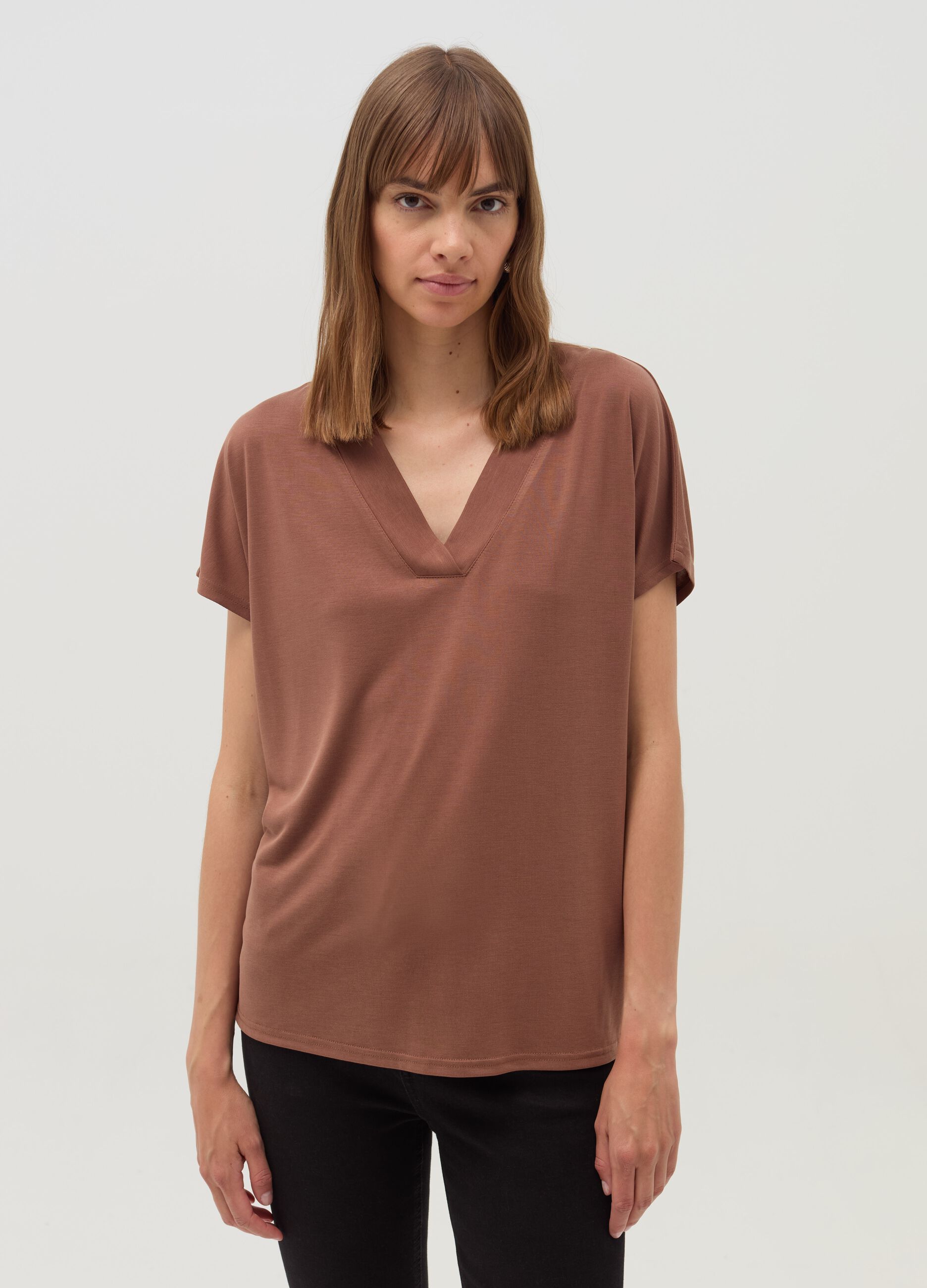 T-shirt with V neck and kimono sleeves