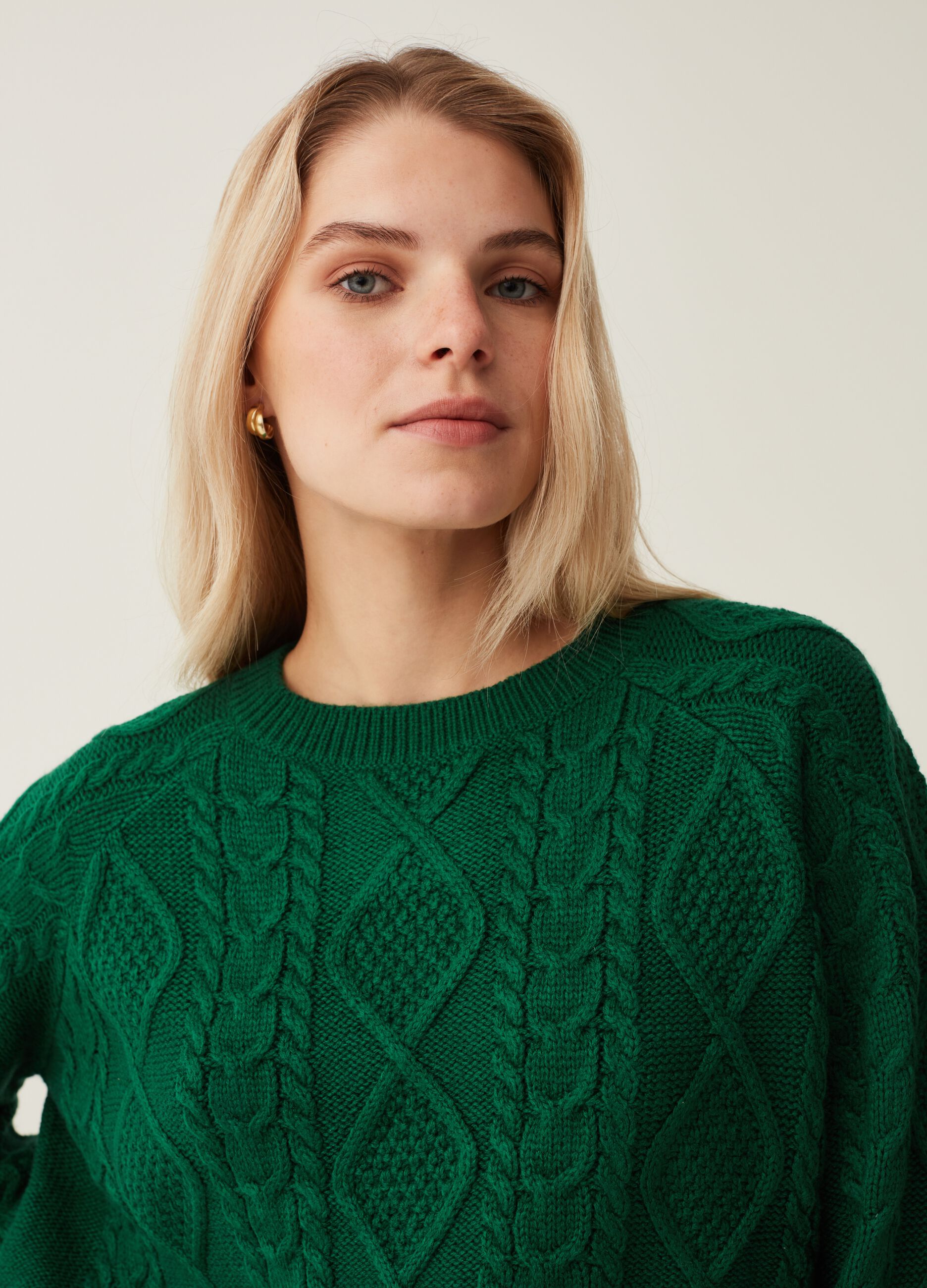 Pullover with cable-knit design