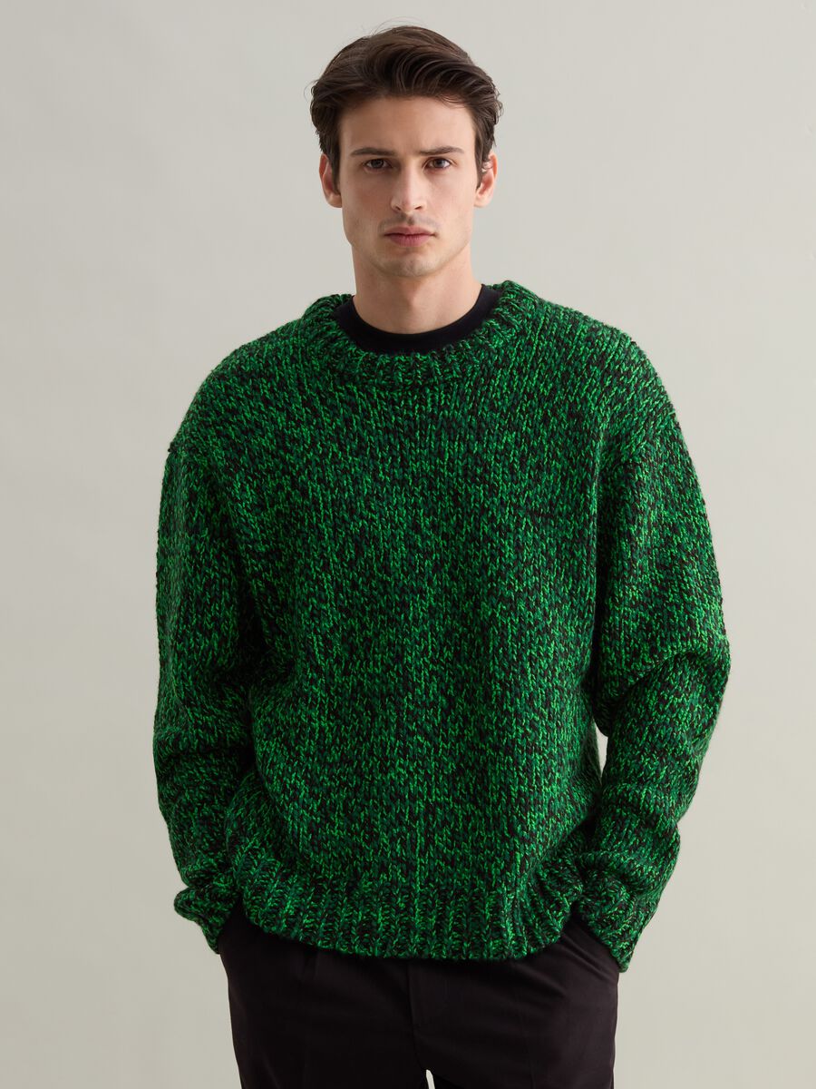 Pullover with two-tone twist effect design_0