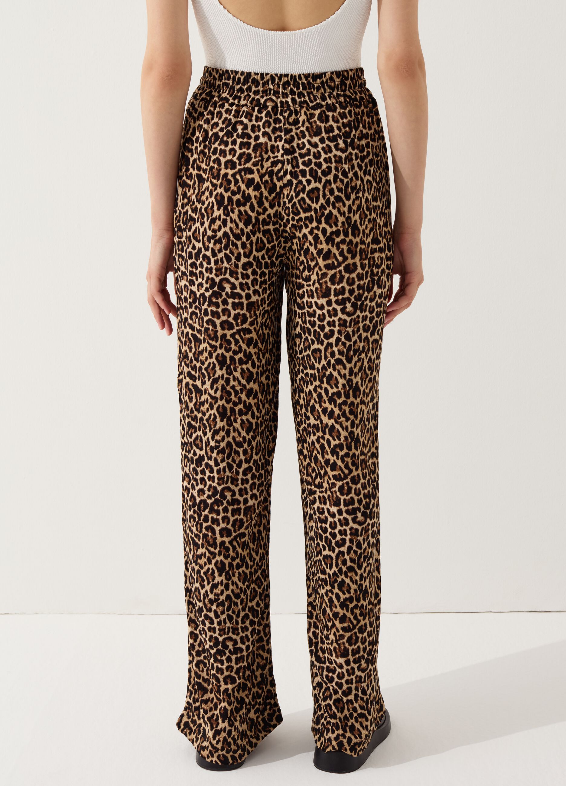 Jogger trousers with animal print