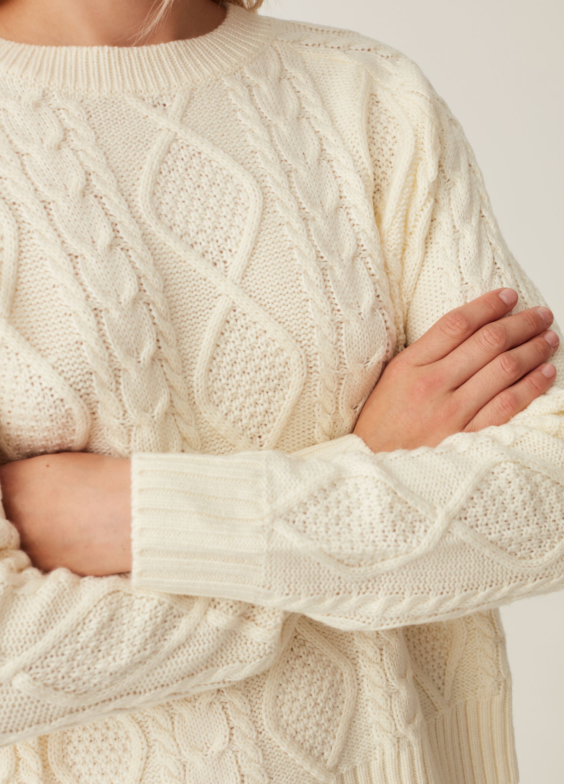 Pullover with cable-knit design