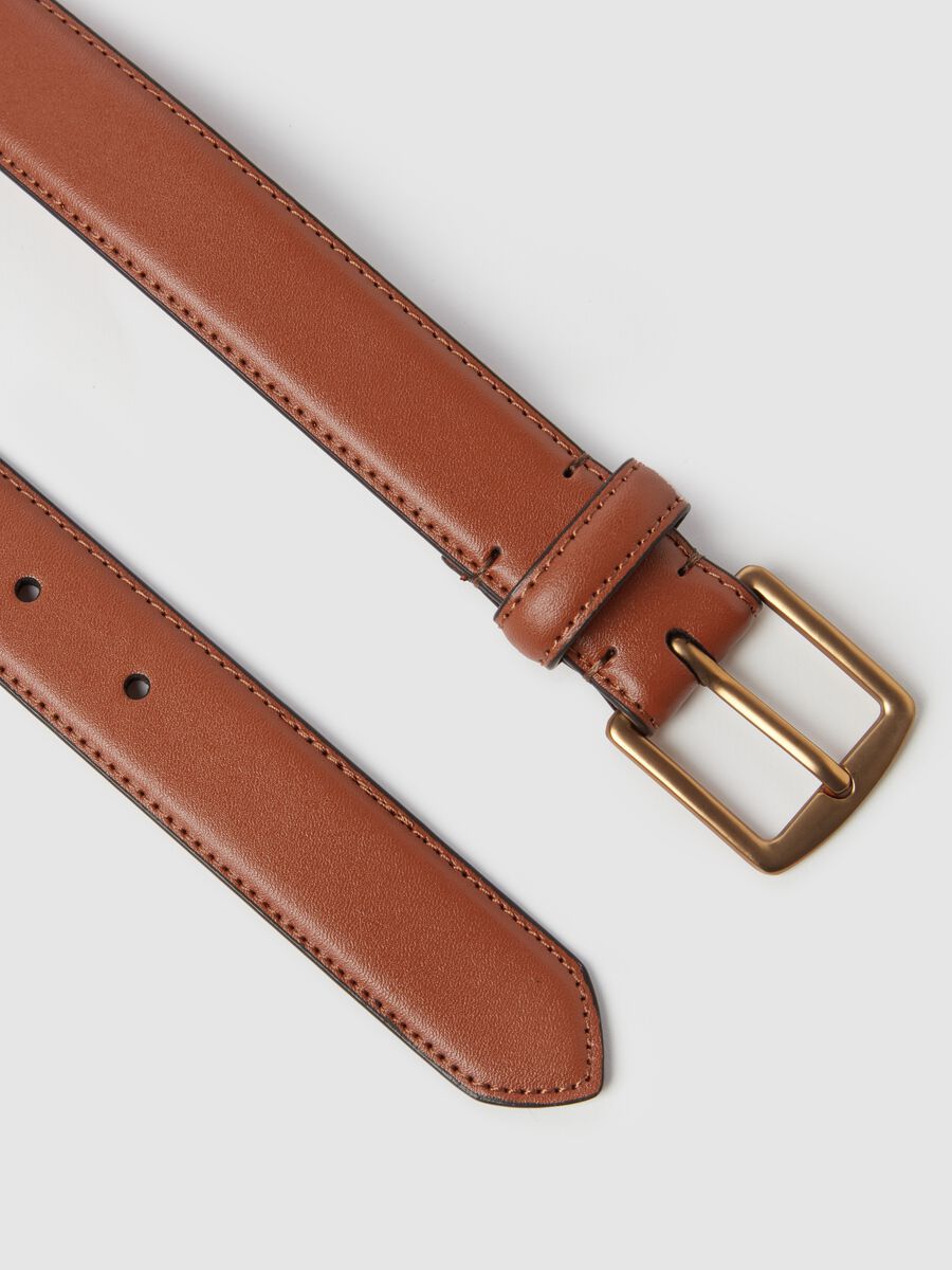 Contemporary leather belt with satin-effect buckle_1