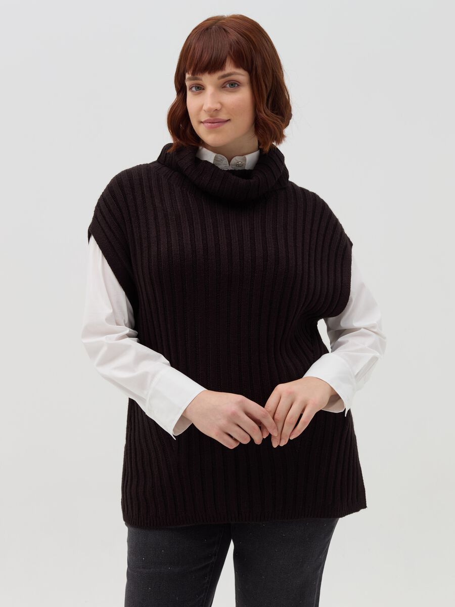 Curvy ribbed closed gilet with high neck_1