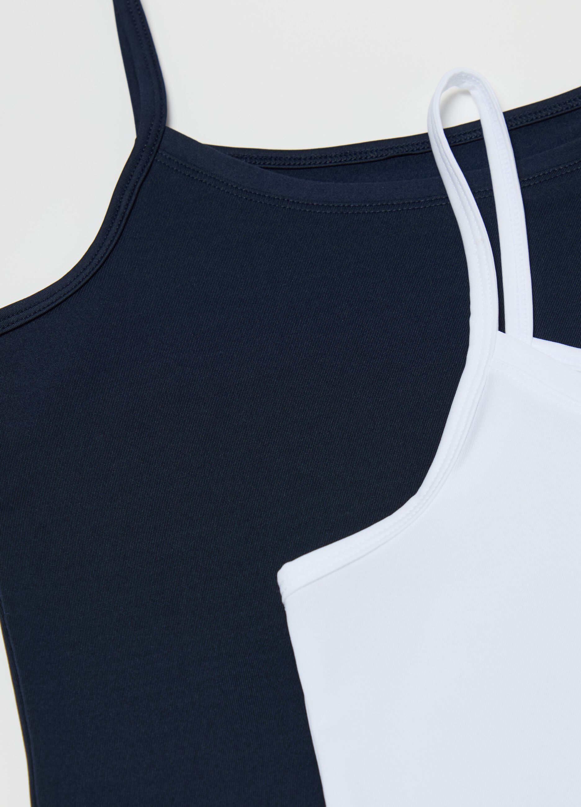 Two-pack vests in microfibre