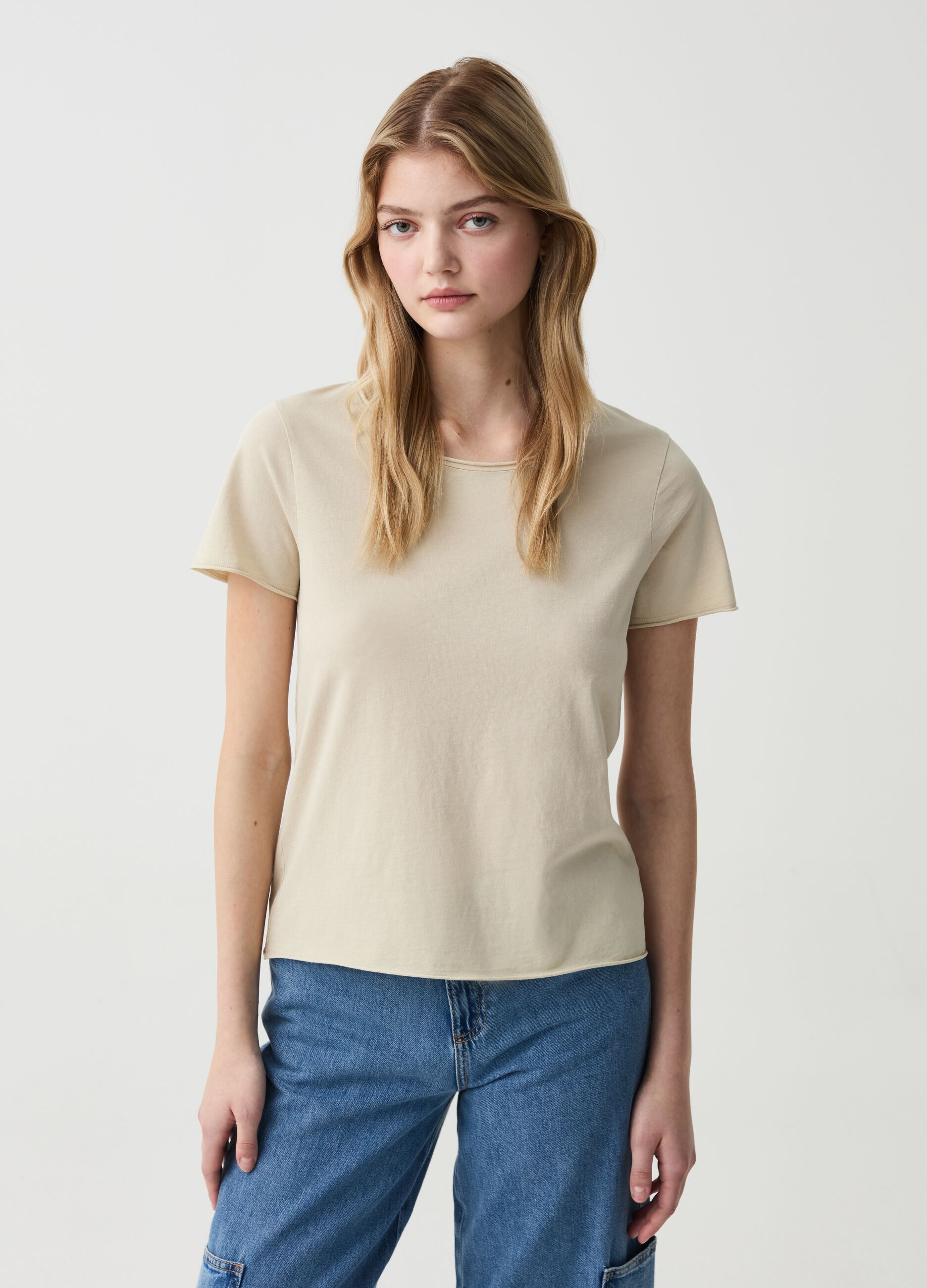 T-shirt with round neck and rolled edging