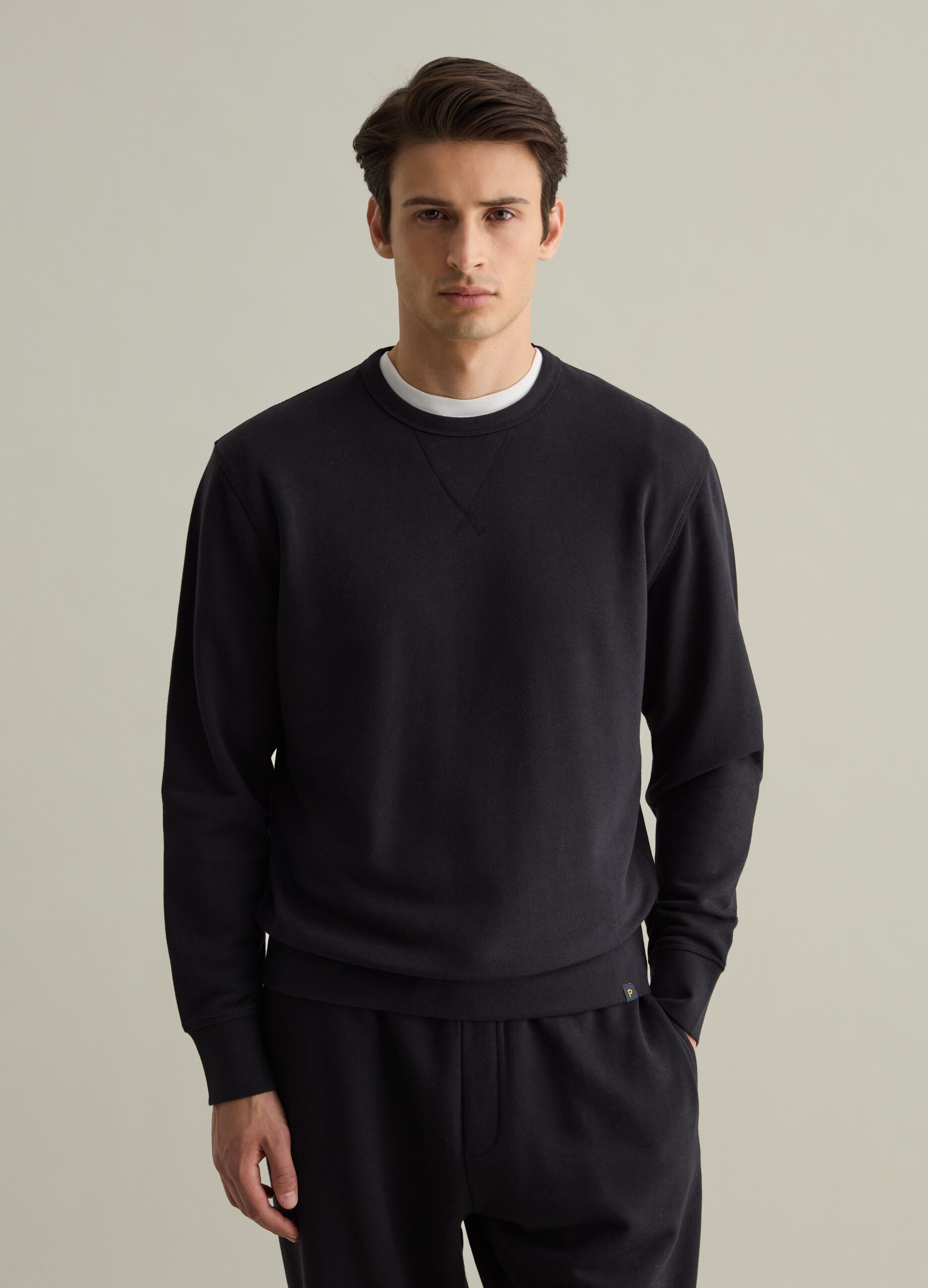 Sweatshirt with round neck and V detail